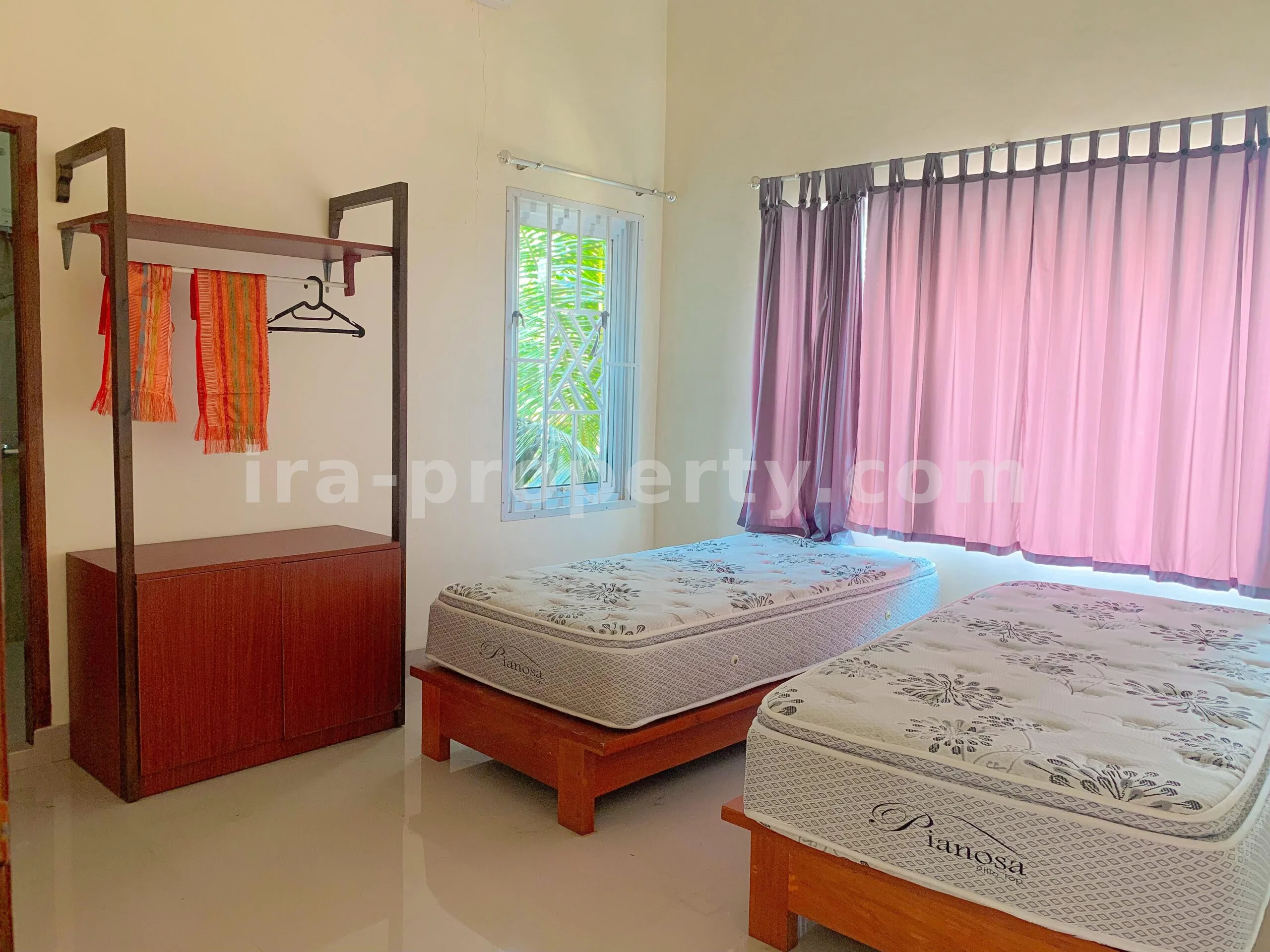 Rumah Gaya Vila dengan Kolam Renang Pribadi untuk Dijual di Udayana, Mataram - 670 - 7