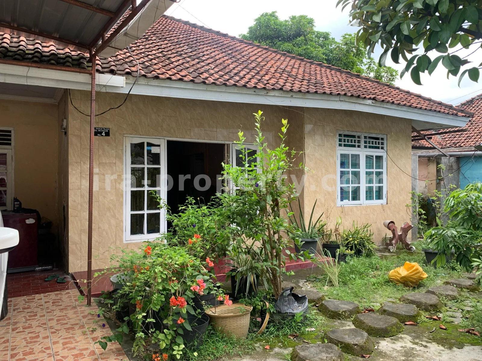 Rumah 2 Lantai untuk Dijual di Seruni, Mataram - 677 - 1
