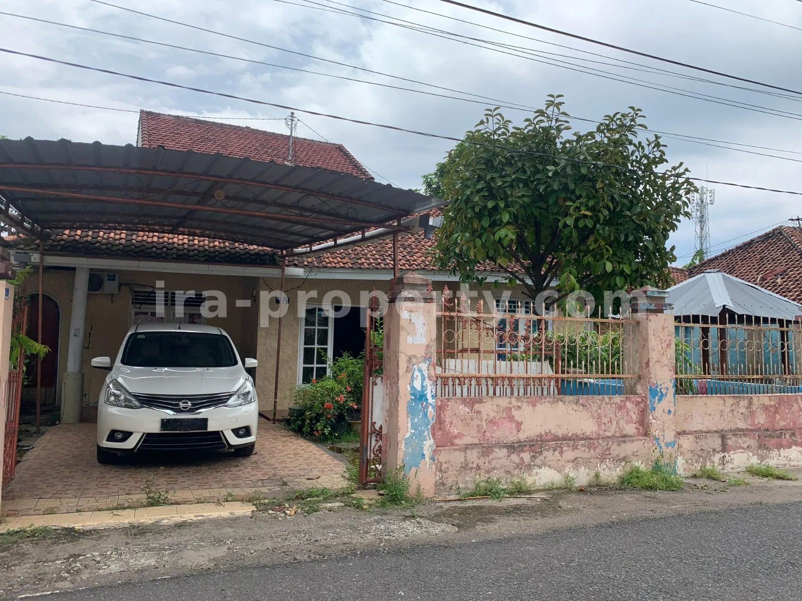 Rumah 2 Lantai untuk Dijual di Seruni, Mataram - 677 - 2