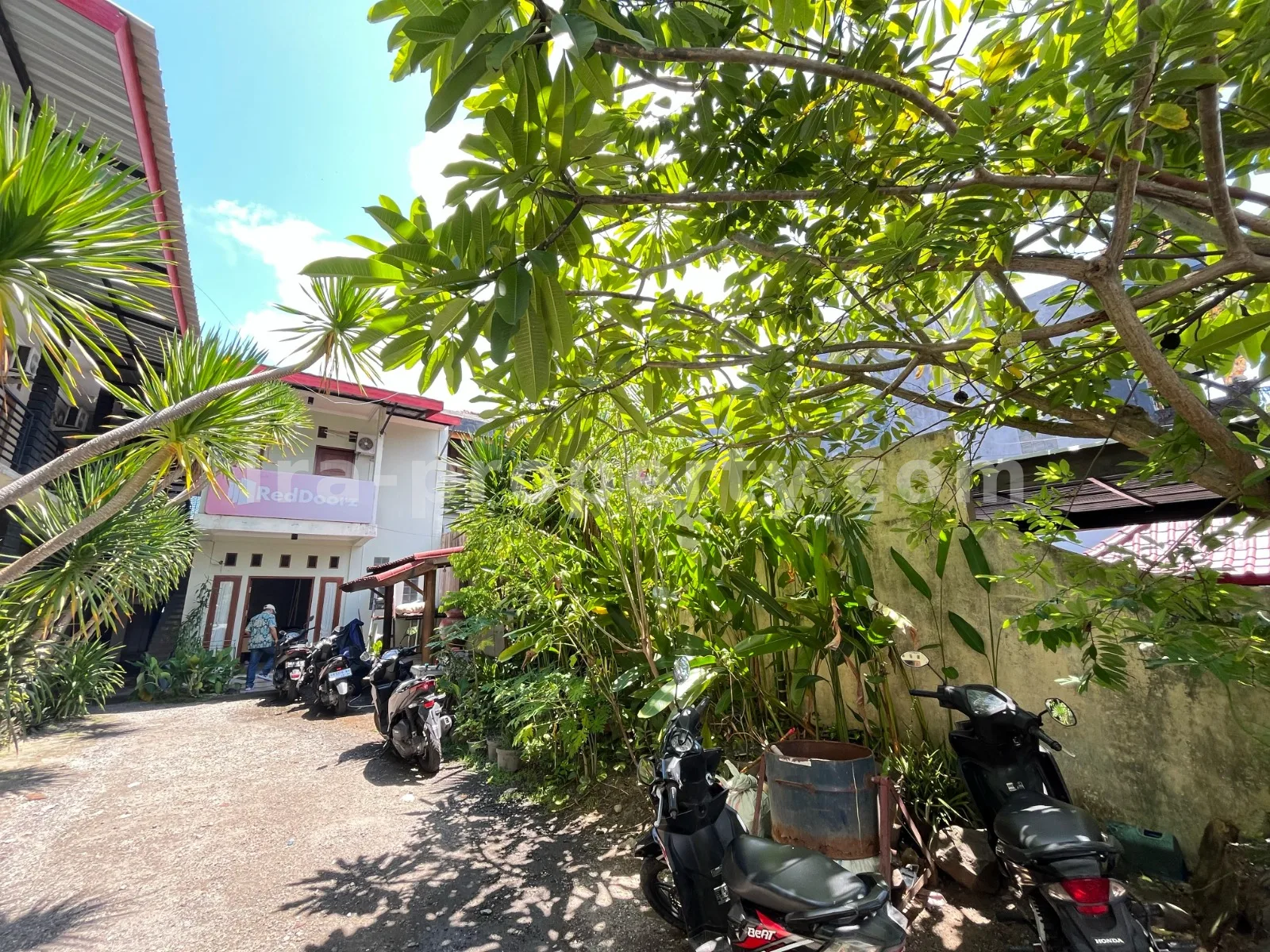 Homestay for Sale in Ampenan, Mataram – Ideal for Business - 674 - 18
