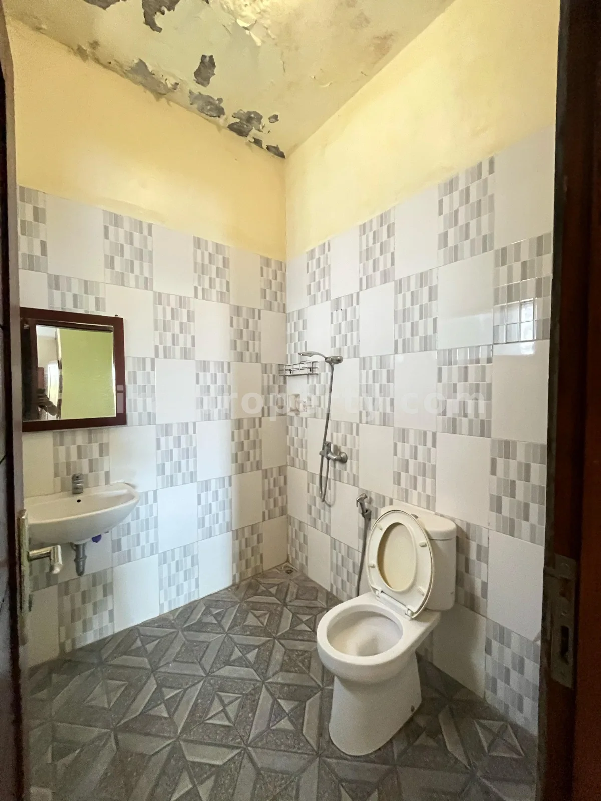 Homestay for Sale in Ampenan, Mataram – Ideal for Business - 674 - 4