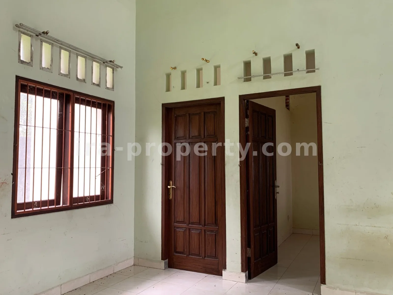 Rumah untuk Dijual di Kompleks Griya Ellen, Jl. Adi Sucipto, Mataram - 644 - 2