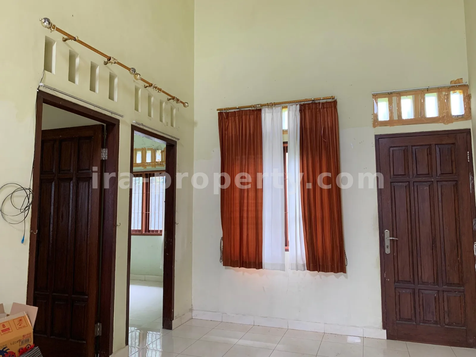 Rumah untuk Dijual di Kompleks Griya Ellen, Jl. Adi Sucipto, Mataram - 644 - 3