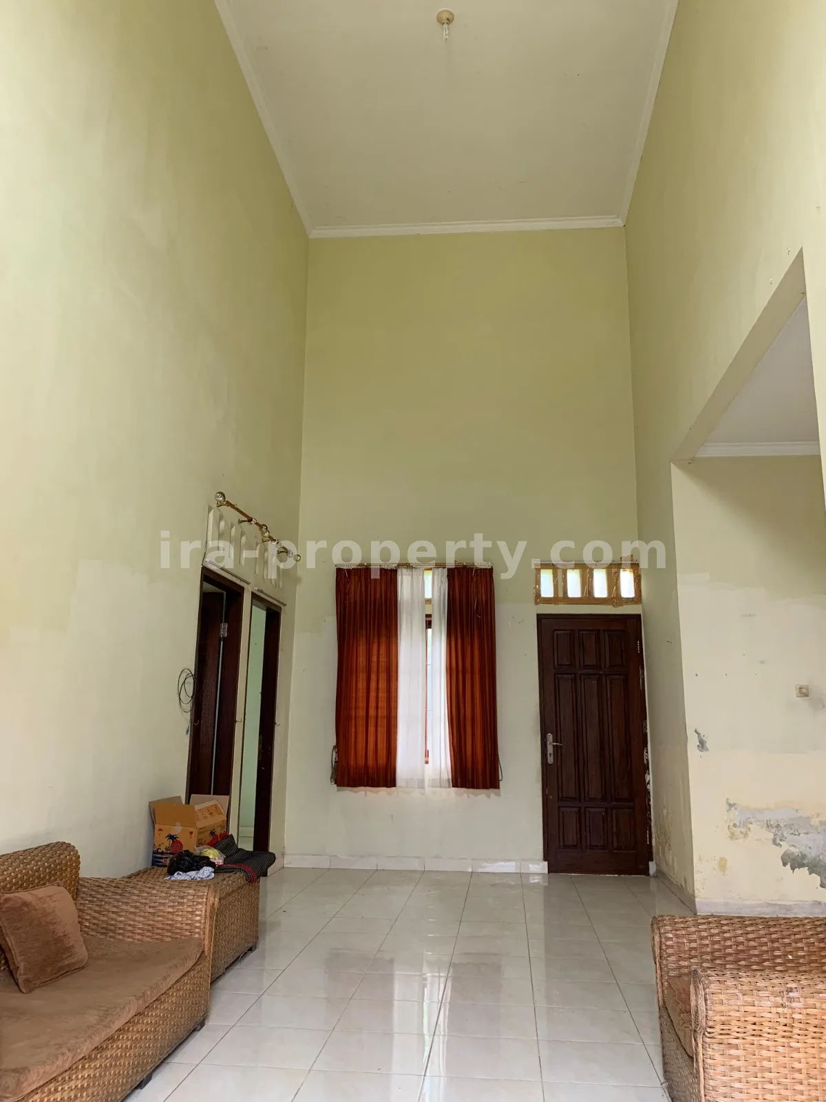 Rumah untuk Dijual di Kompleks Griya Ellen, Jl. Adi Sucipto, Mataram - 644 - 6