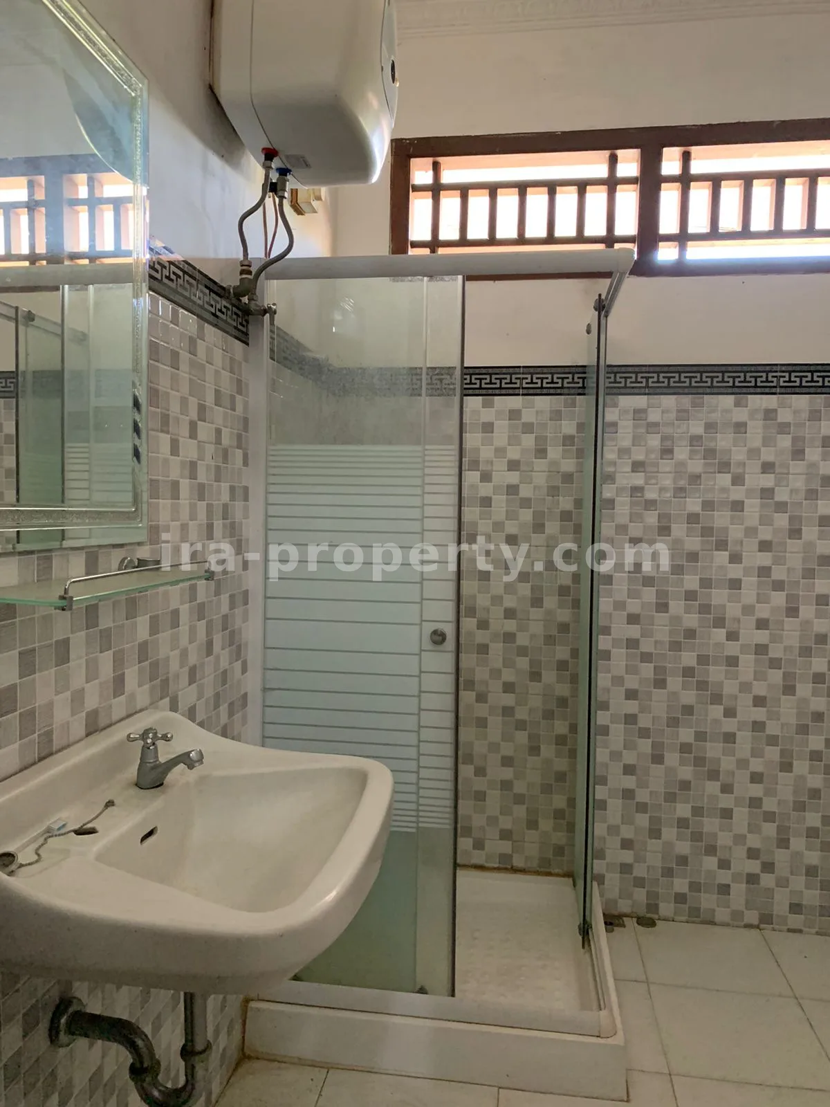 Rumah Strategis Dijual di Majapahit, Mataram - 598 - 8