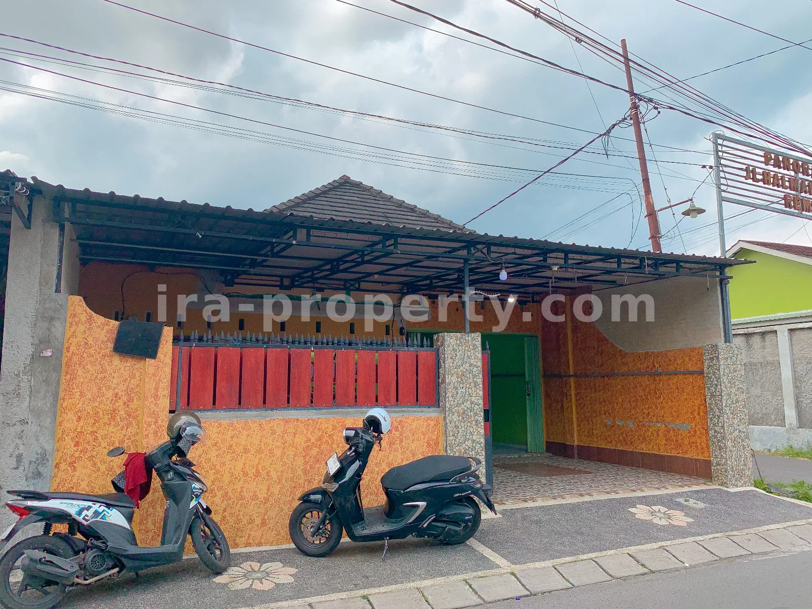 Rumah Hunian dengan Ruang Usaha di Rembiga, Mataram - 702 - 1