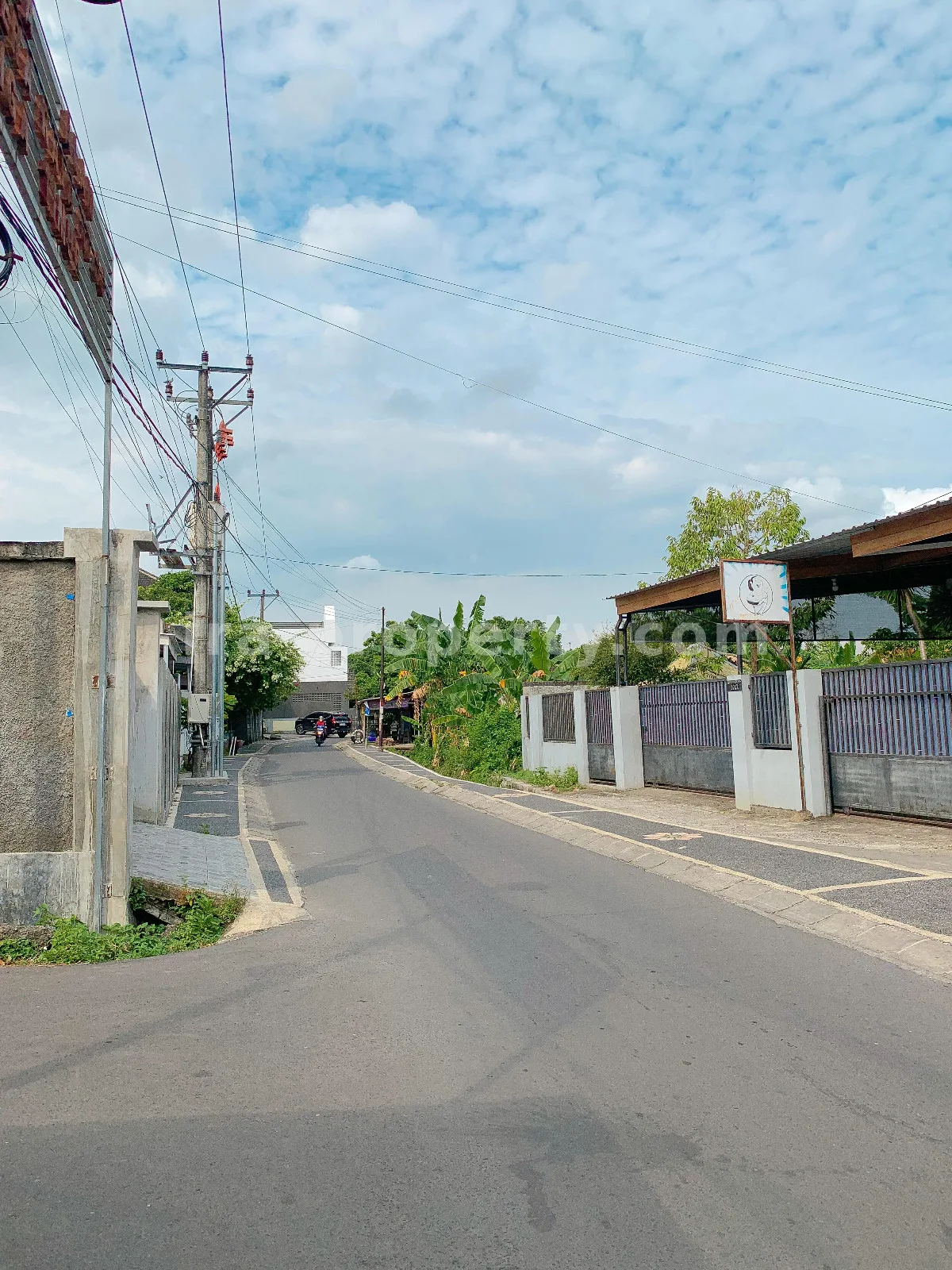 Rumah Hunian dengan Ruang Usaha di Rembiga, Mataram - 702 - 11