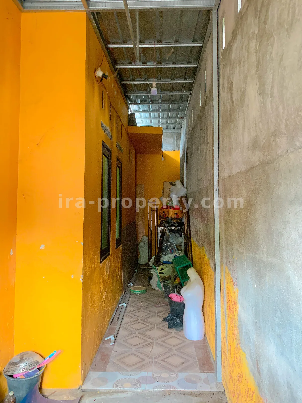 Rumah Hunian dengan Ruang Usaha di Rembiga, Mataram - 702 - 2