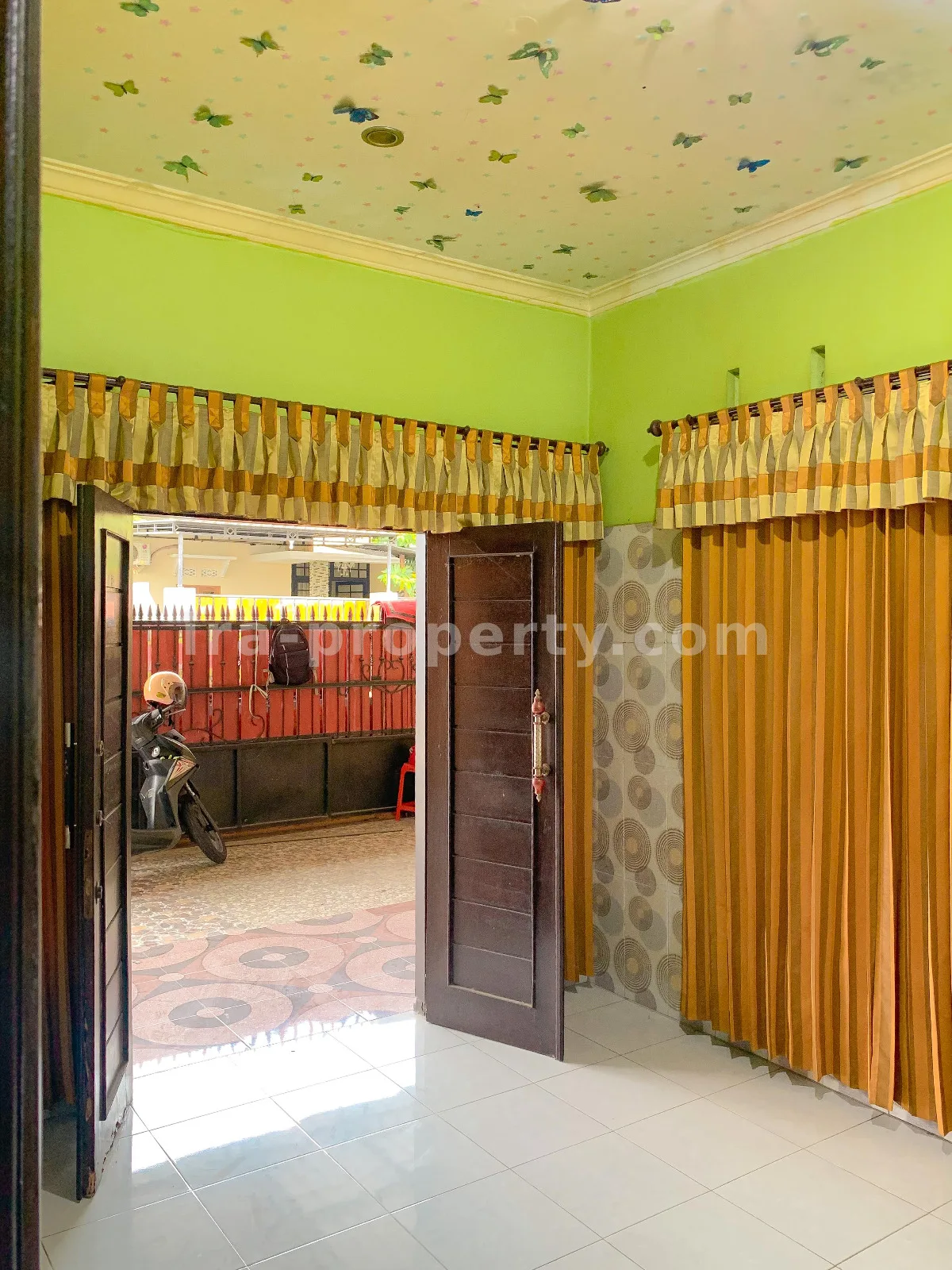 Rumah Hunian dengan Ruang Usaha di Rembiga, Mataram - 702 - 4