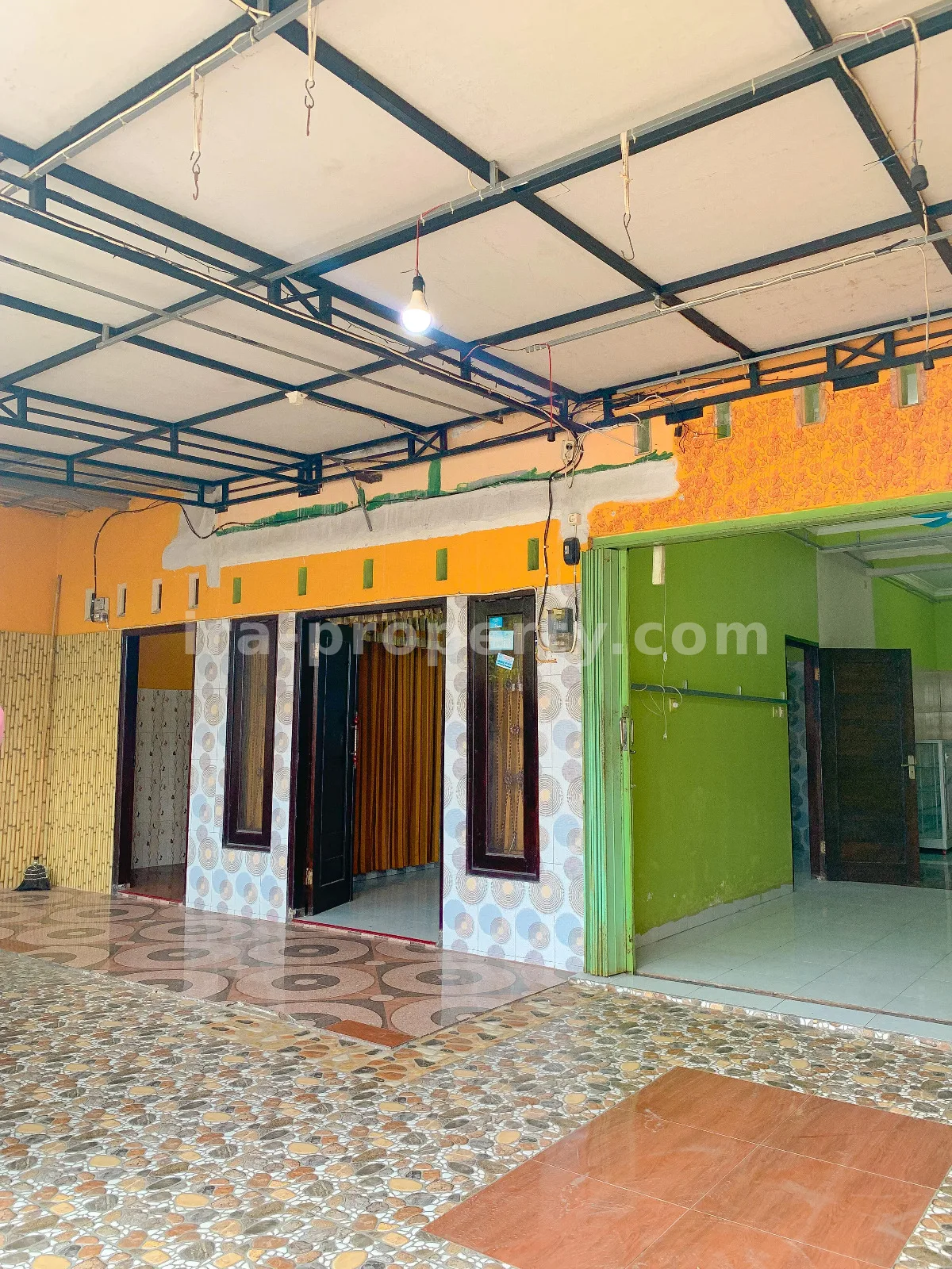 Rumah Hunian dengan Ruang Usaha di Rembiga, Mataram - 702 - 7