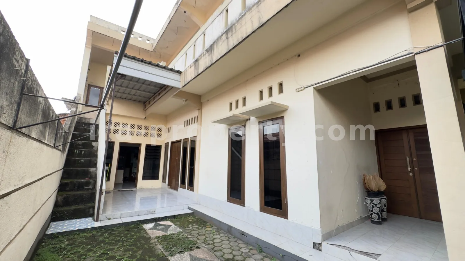 Affordable & Spacious 3-Storey House in Central Mataram - 712 - 1