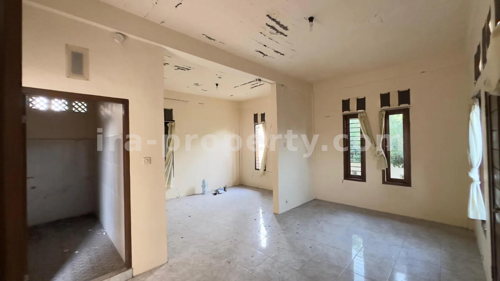 Affordable & Spacious 3-Storey House in Central Mataram - 712 - 10