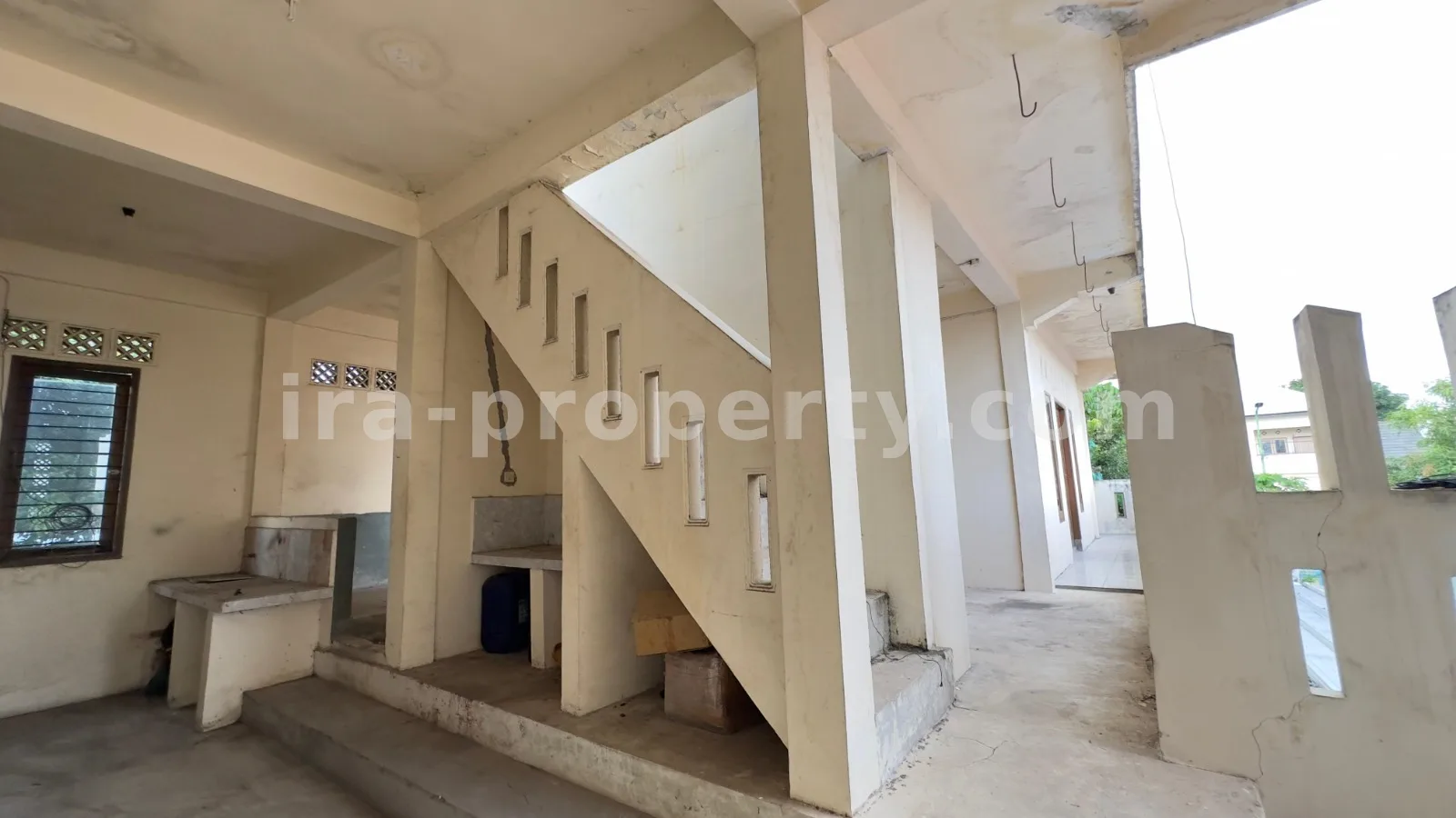 Affordable & Spacious 3-Storey House in Central Mataram - 712 - 8
