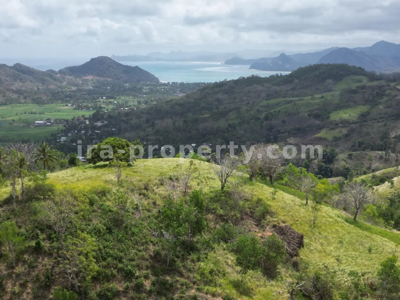 Tanah Pemandangan Laut Dijual di Selong Belanak dekat Kuta Mandalika - 516 - 1