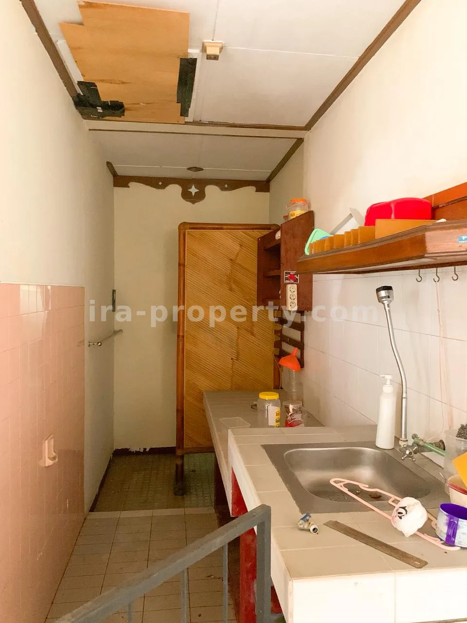 Rumah Dua Lantai Dijual di Pagutan, Dekat RS Biomedika - 730 - 11