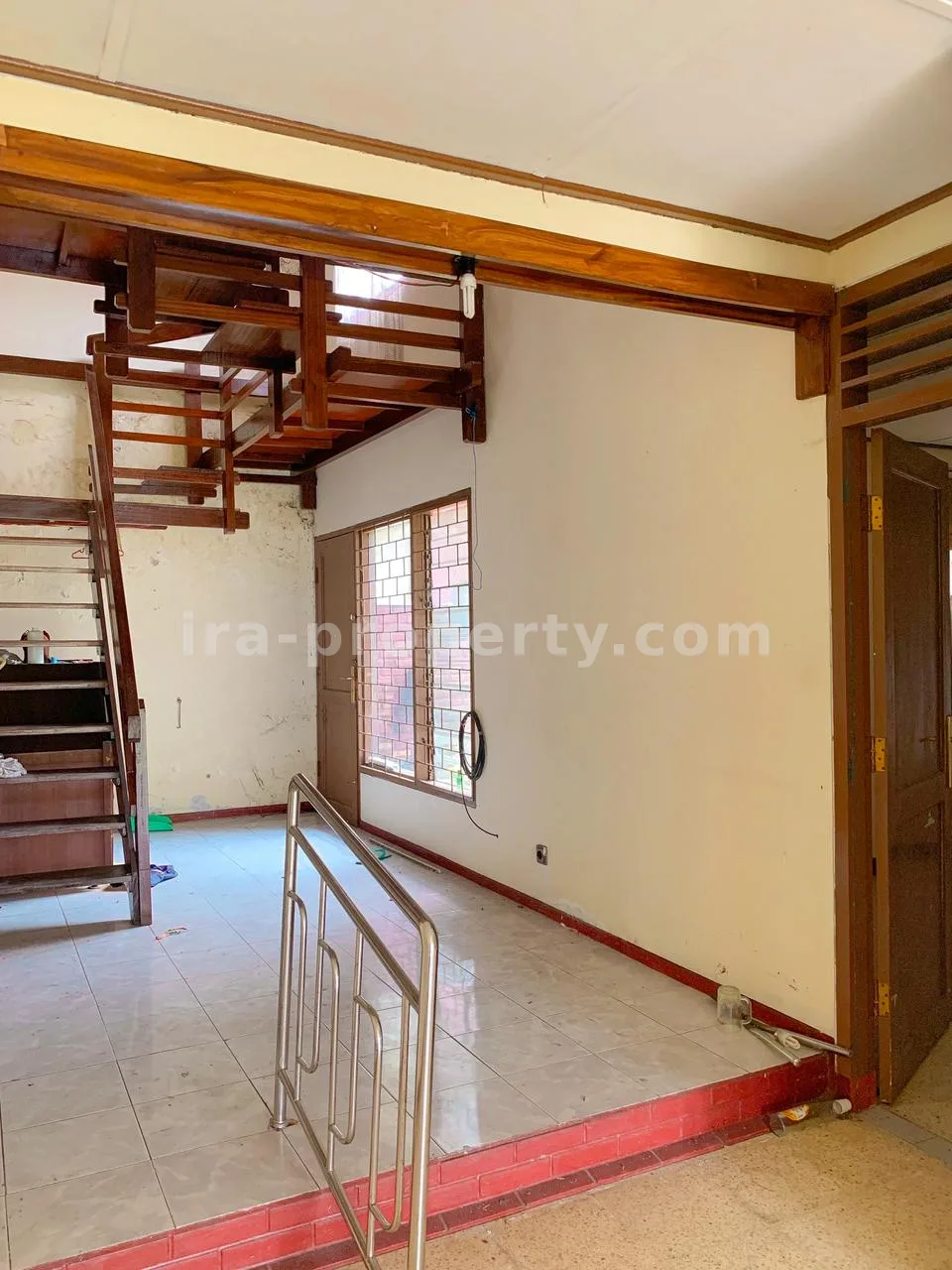 Rumah Dua Lantai Dijual di Pagutan, Dekat RS Biomedika - 730 - 2