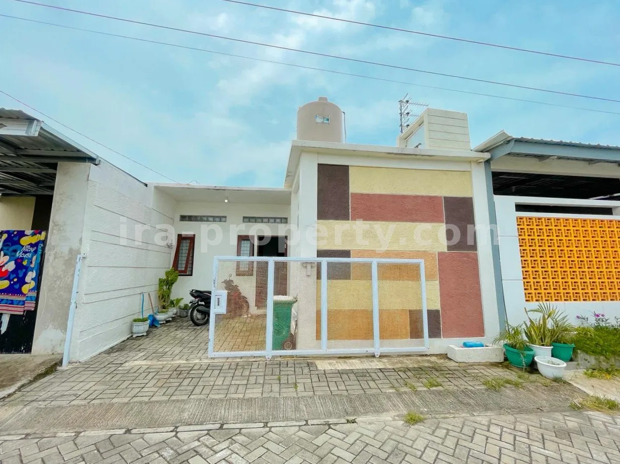 Rumah Minimalis Modern di Griya Pesona Alam, Sayang-Sayang - 1004 - 1