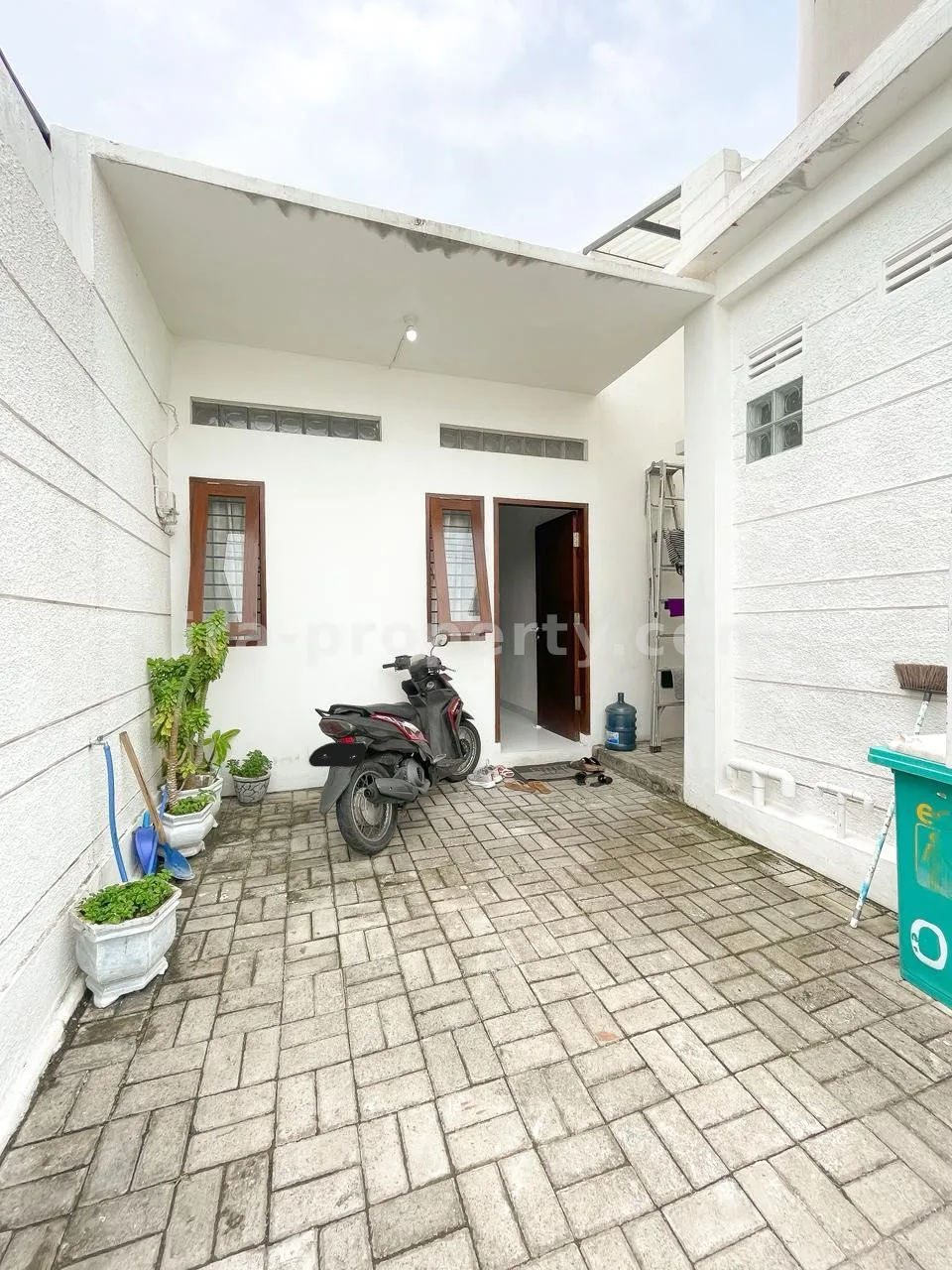 Rumah Minimalis Modern di Griya Pesona Alam, Sayang-Sayang - 1004 - 15