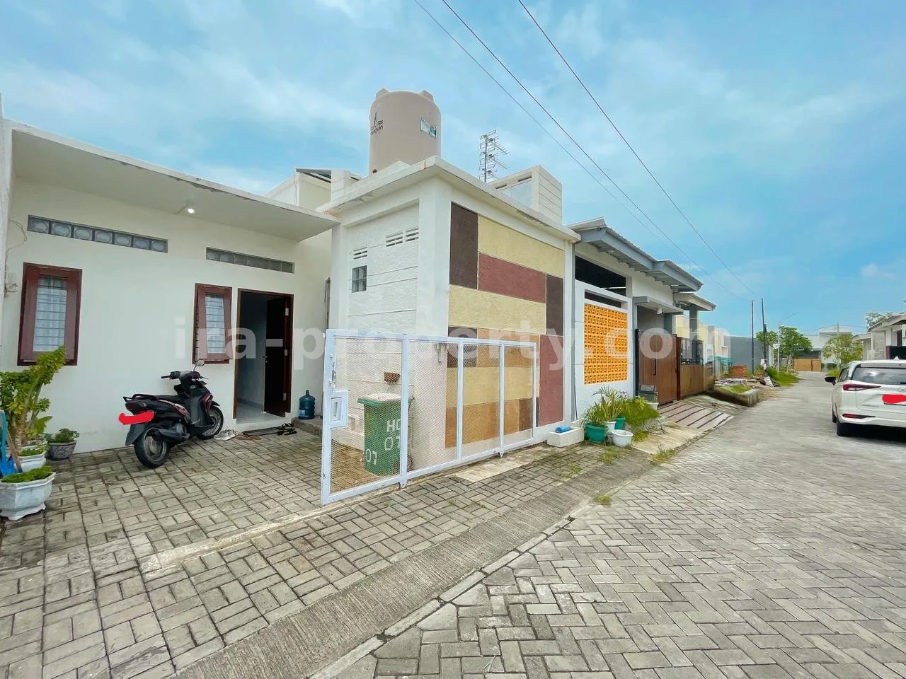 Rumah Minimalis Modern di Griya Pesona Alam, Sayang-Sayang - 1004 - 5