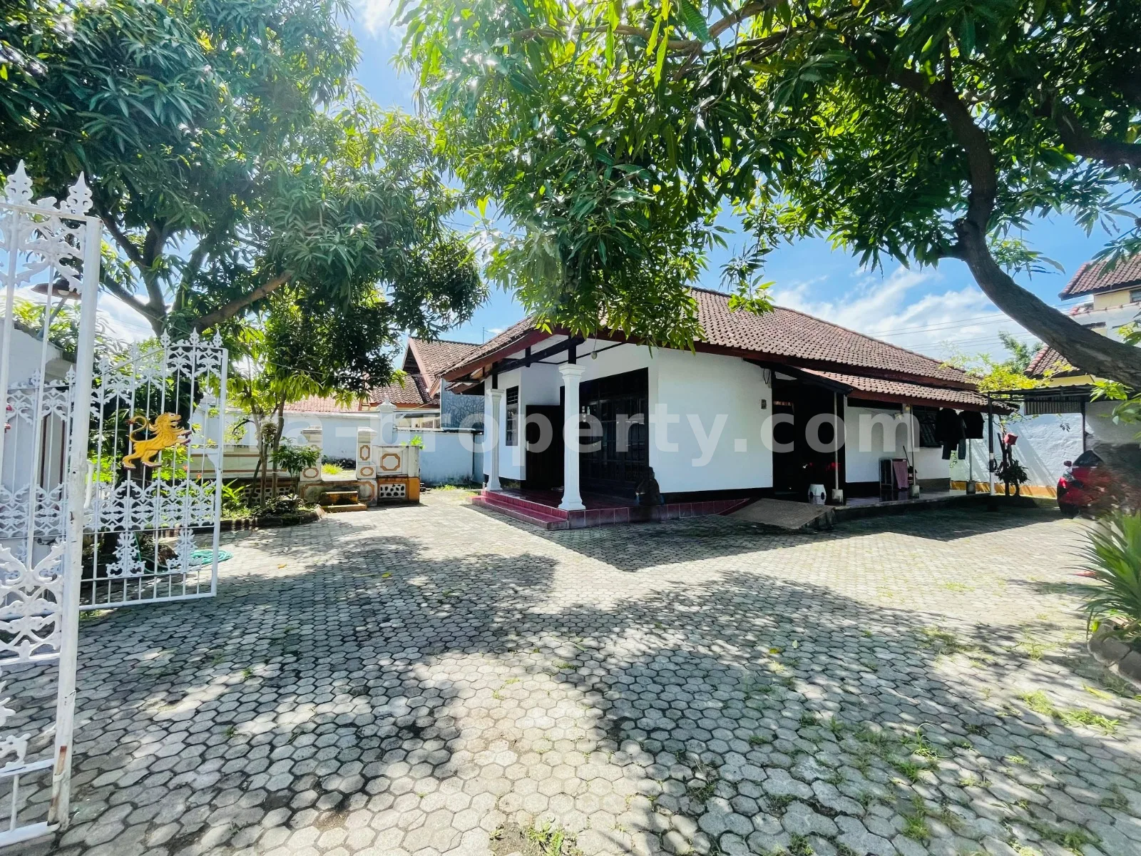 House with Spacious Yard in Pepabri Complex Pagesangan, Mataram - 1009 - 3