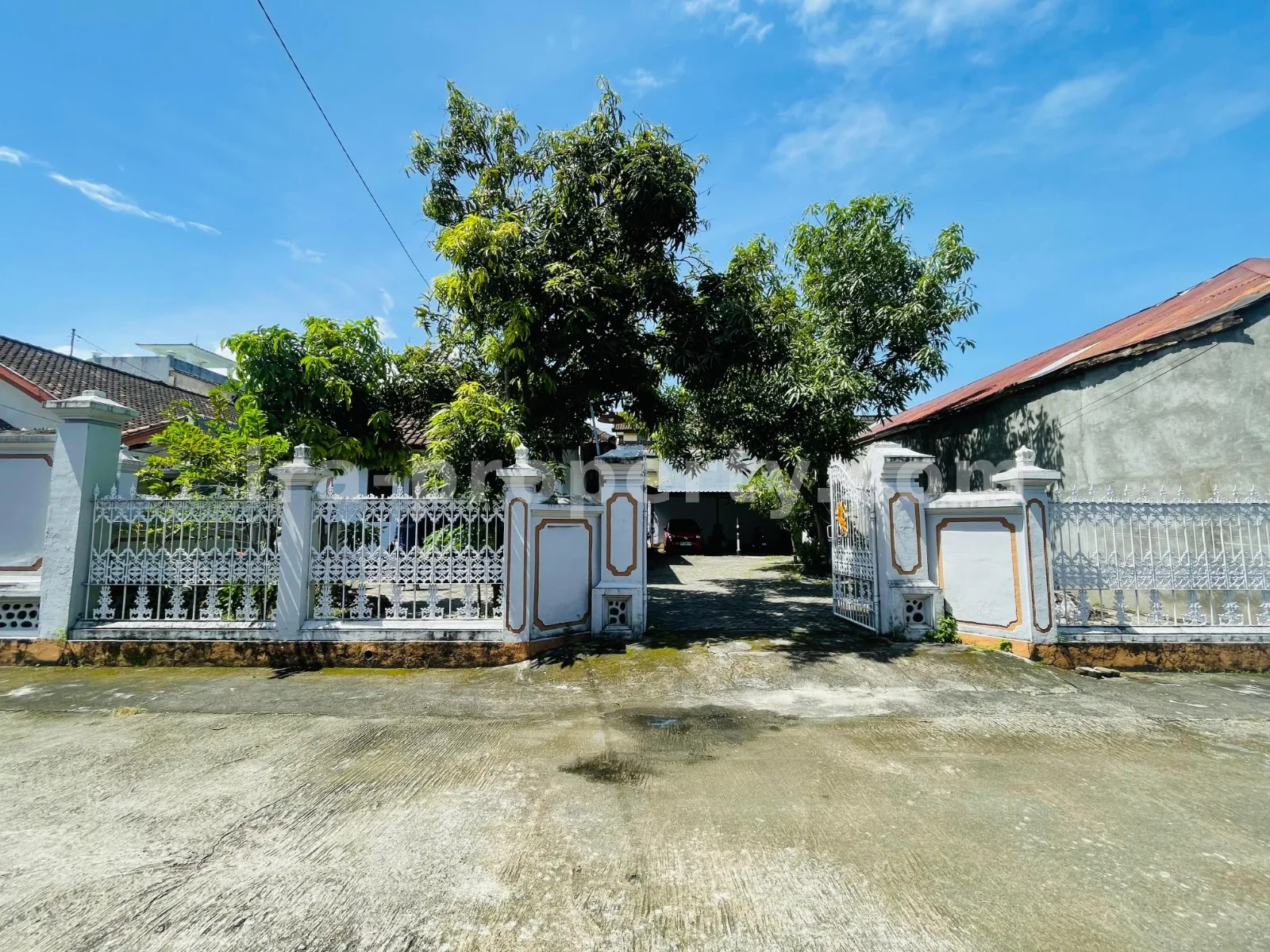 House with Spacious Yard in Pepabri Complex Pagesangan, Mataram - 1009 - 4