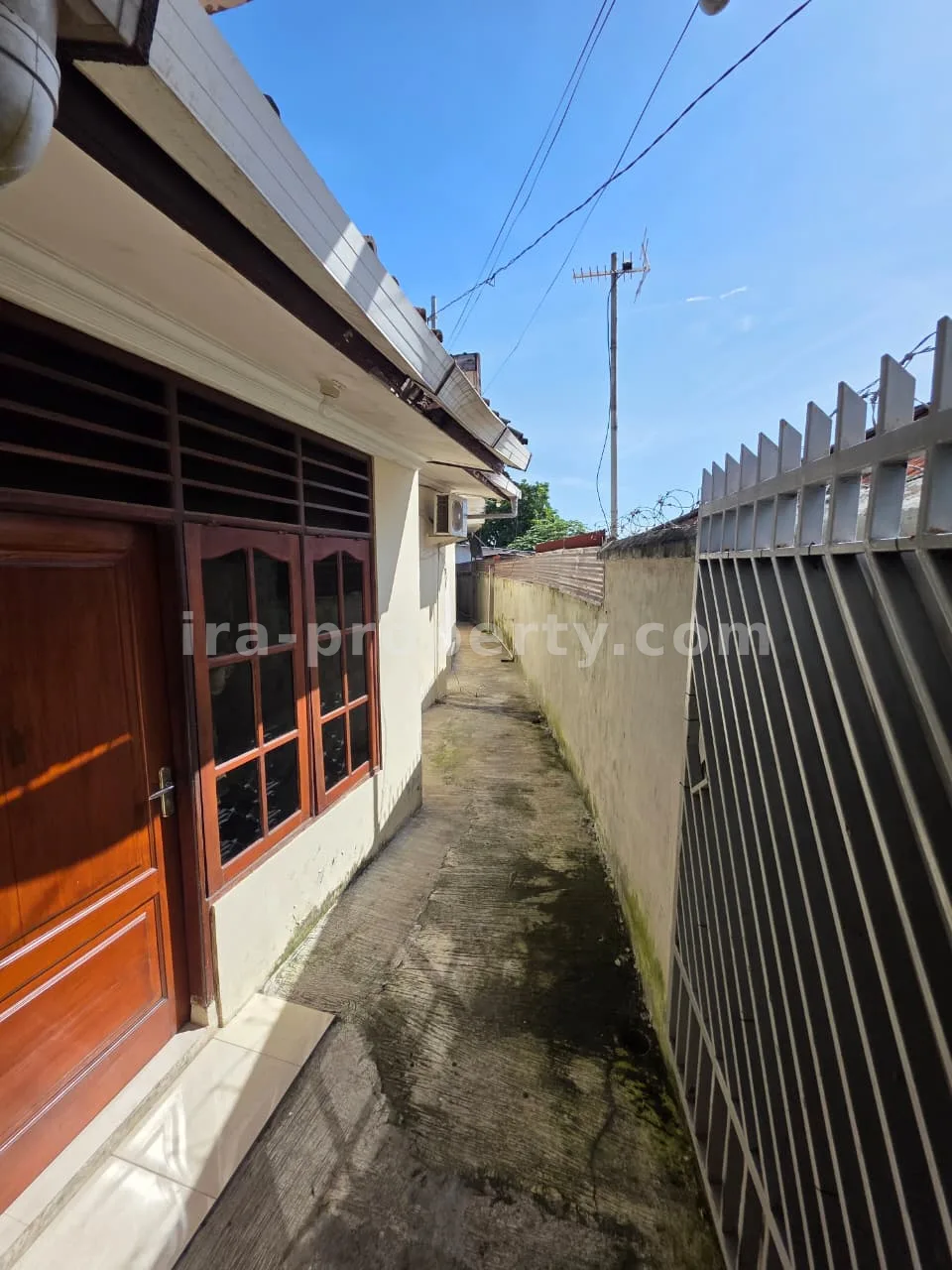 Ruko dan Rumah Dijual di Jalan Utama Ampenan, Mataram - 1010 - 8