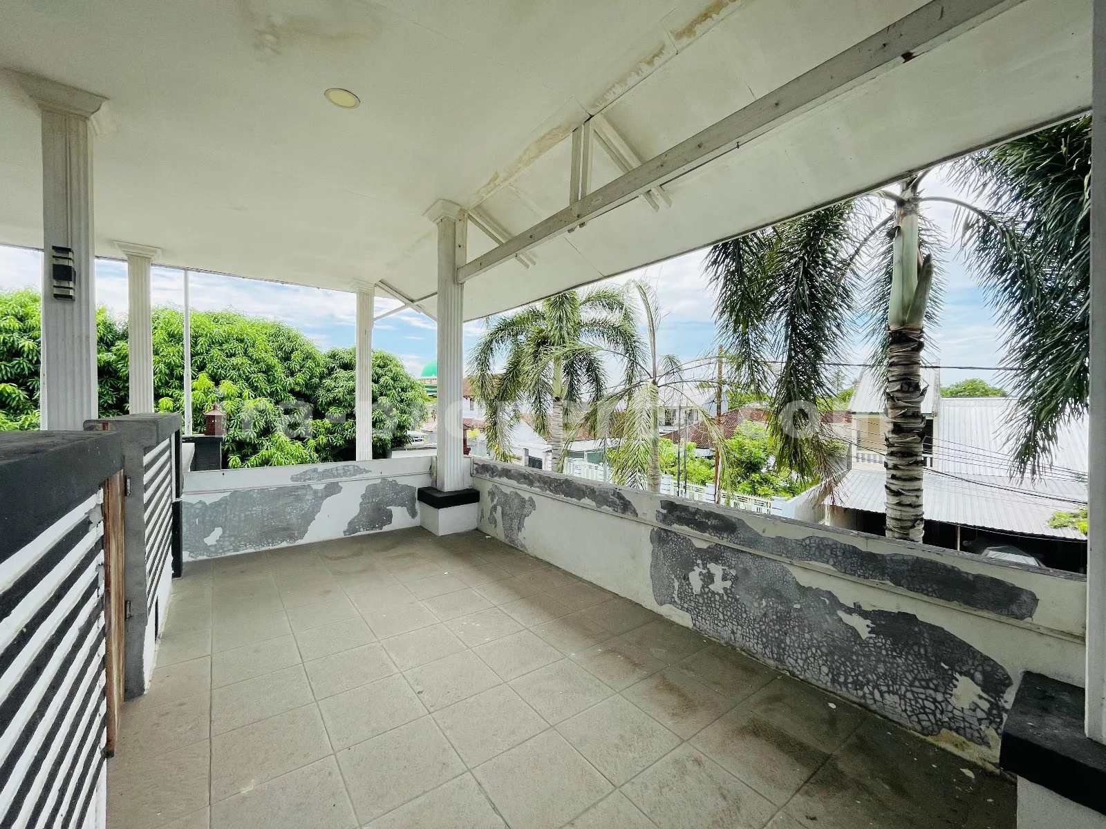 Spacious House with Large Yard in Ampenan – Mataram - 1007 - 4