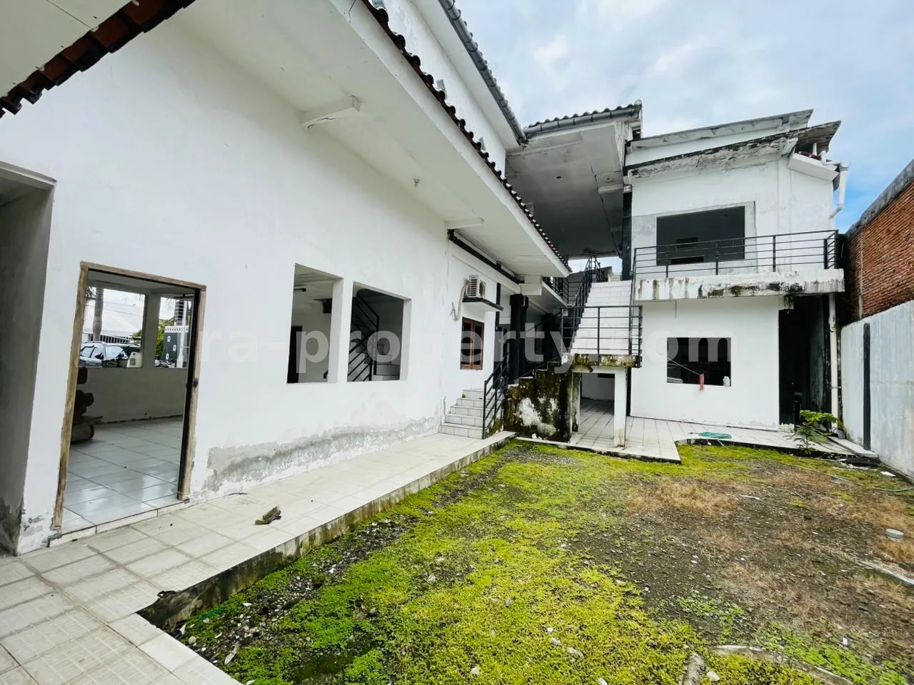Spacious House with Large Yard in Ampenan – Mataram - 1007 - 5