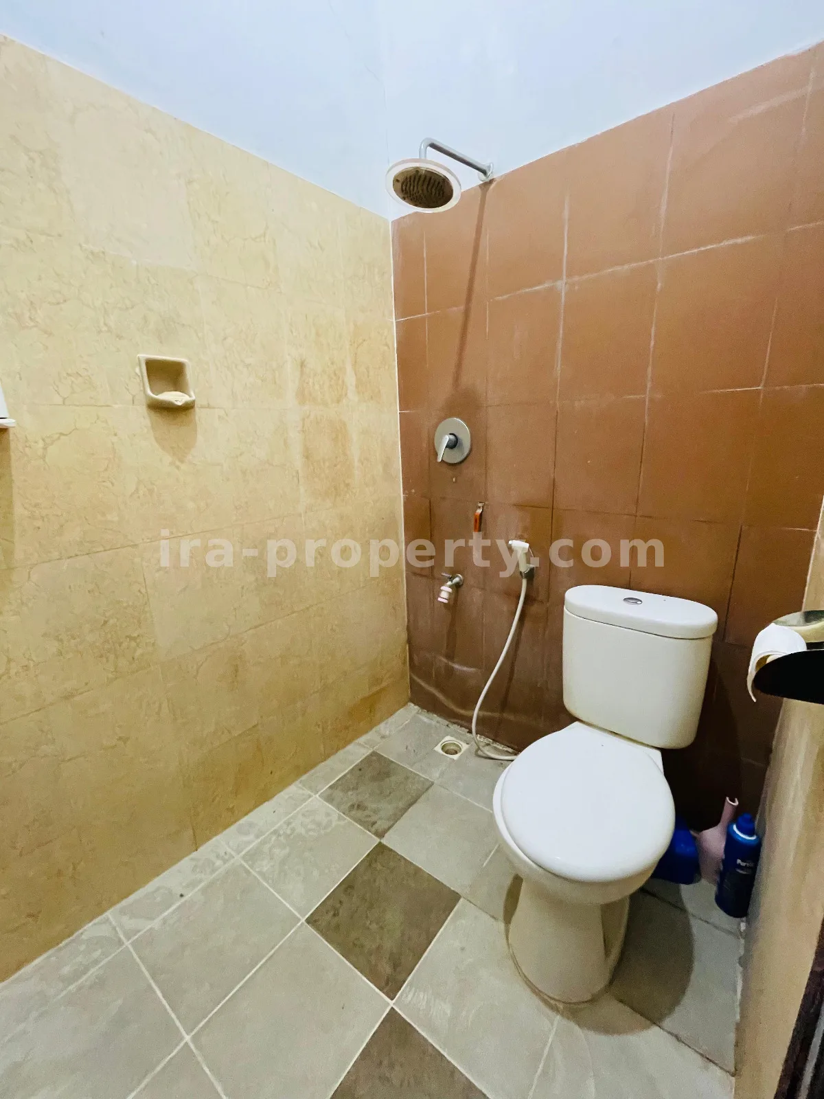 Spacious House with Large Yard in Ampenan – Mataram - 1007 - 9