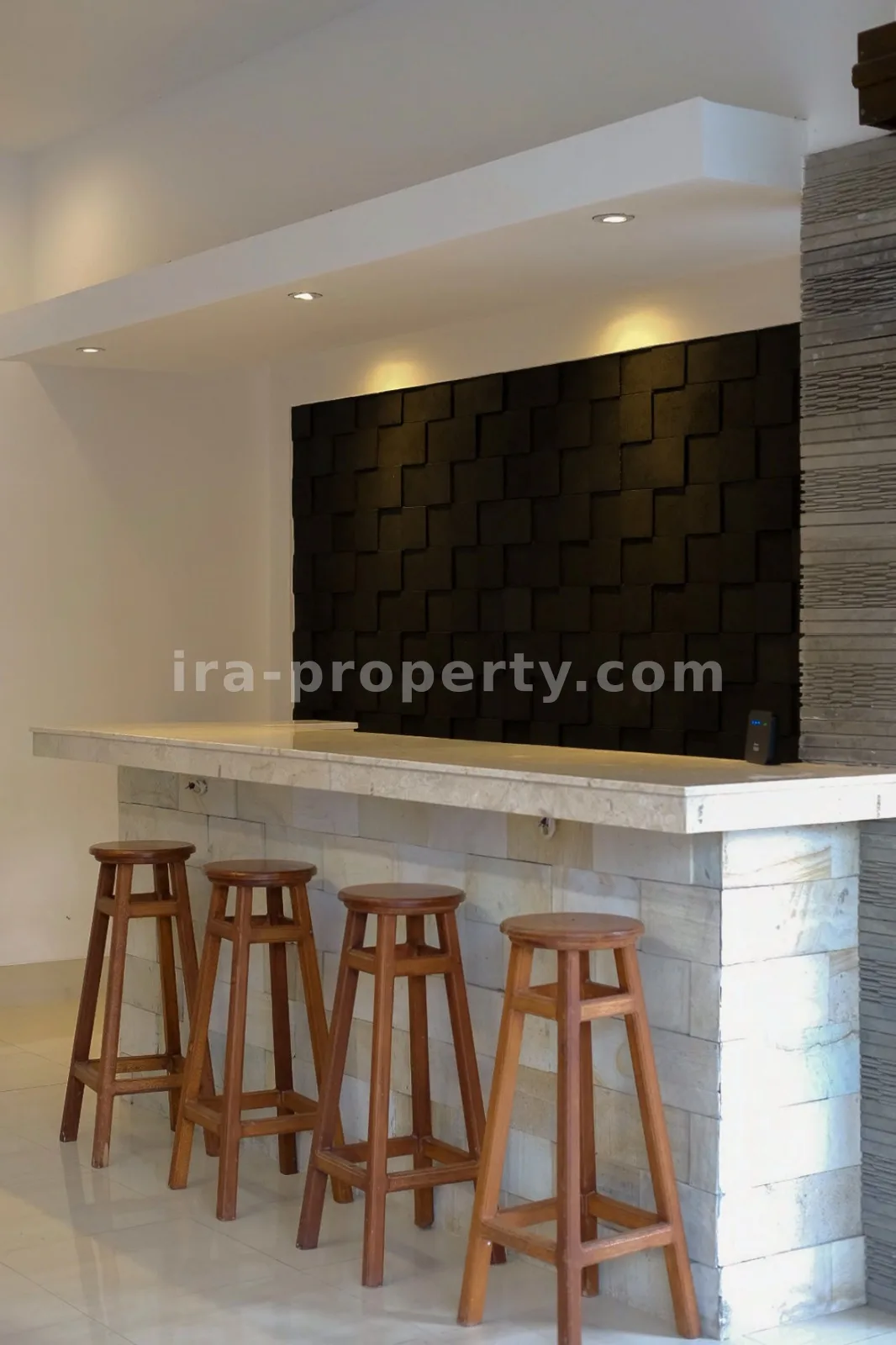 Villa Minimalis Modern dengan Kolam Renang di Batu Layar - 380 - 2