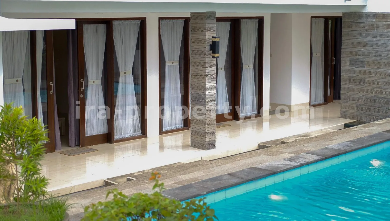 Villa Minimalis Modern dengan Kolam Renang di Batu Layar - 380 - 4