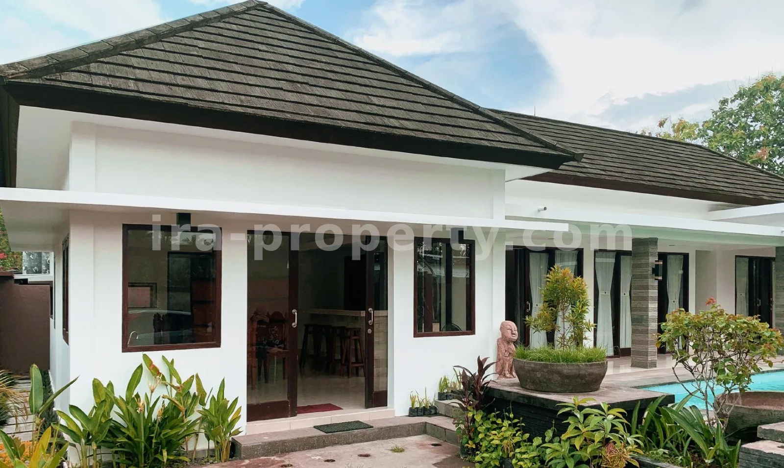 Villa Minimalis Modern dengan Kolam Renang di Batu Layar - 380 - 5