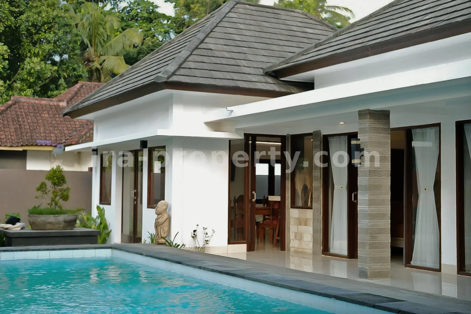 Villa Minimalis Modern dengan Kolam Renang di Batu Layar - 380 - 9