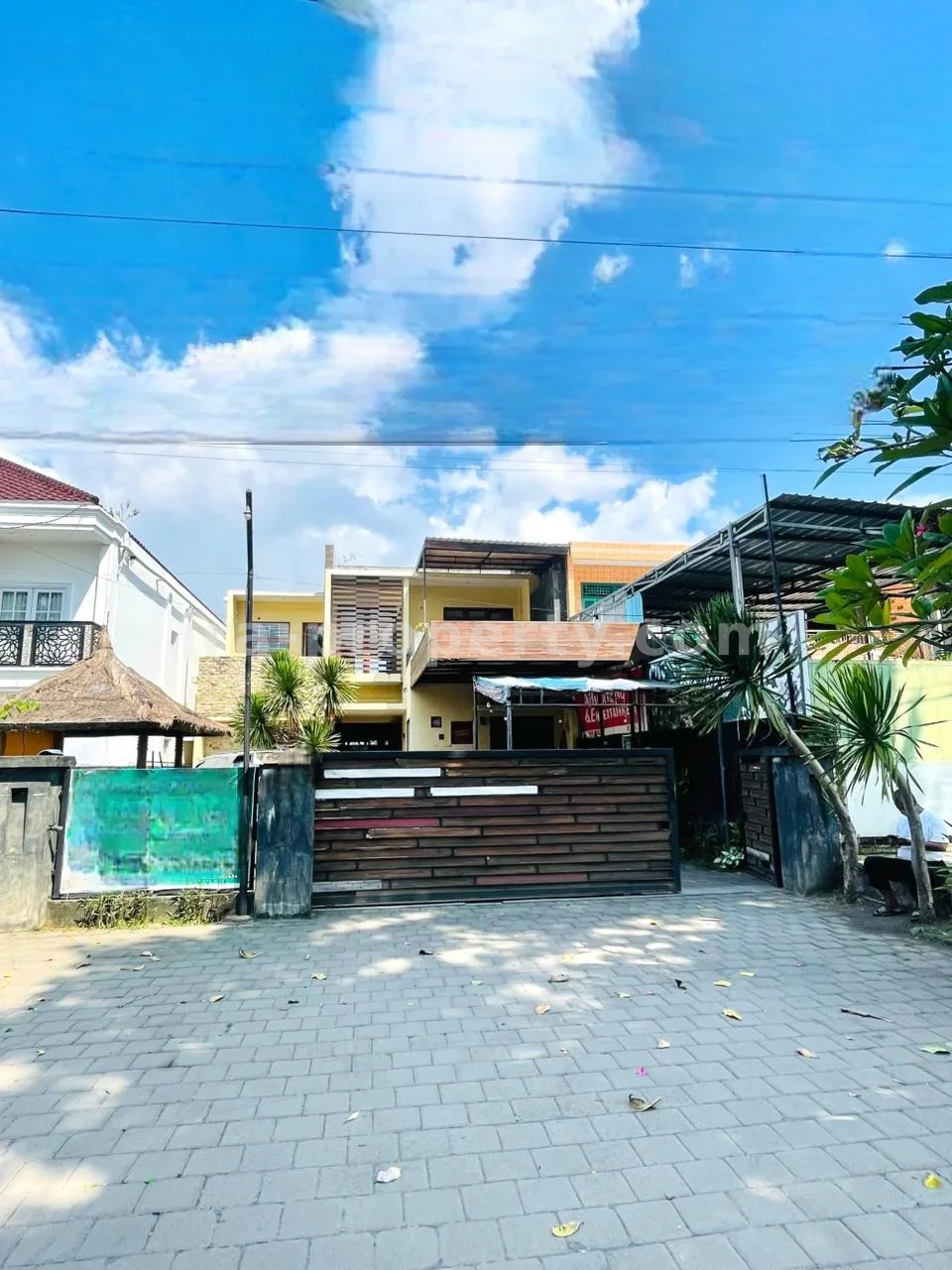 Bangunan 2 Lantai Premium di Jalan Utama Ampenan-Mataram