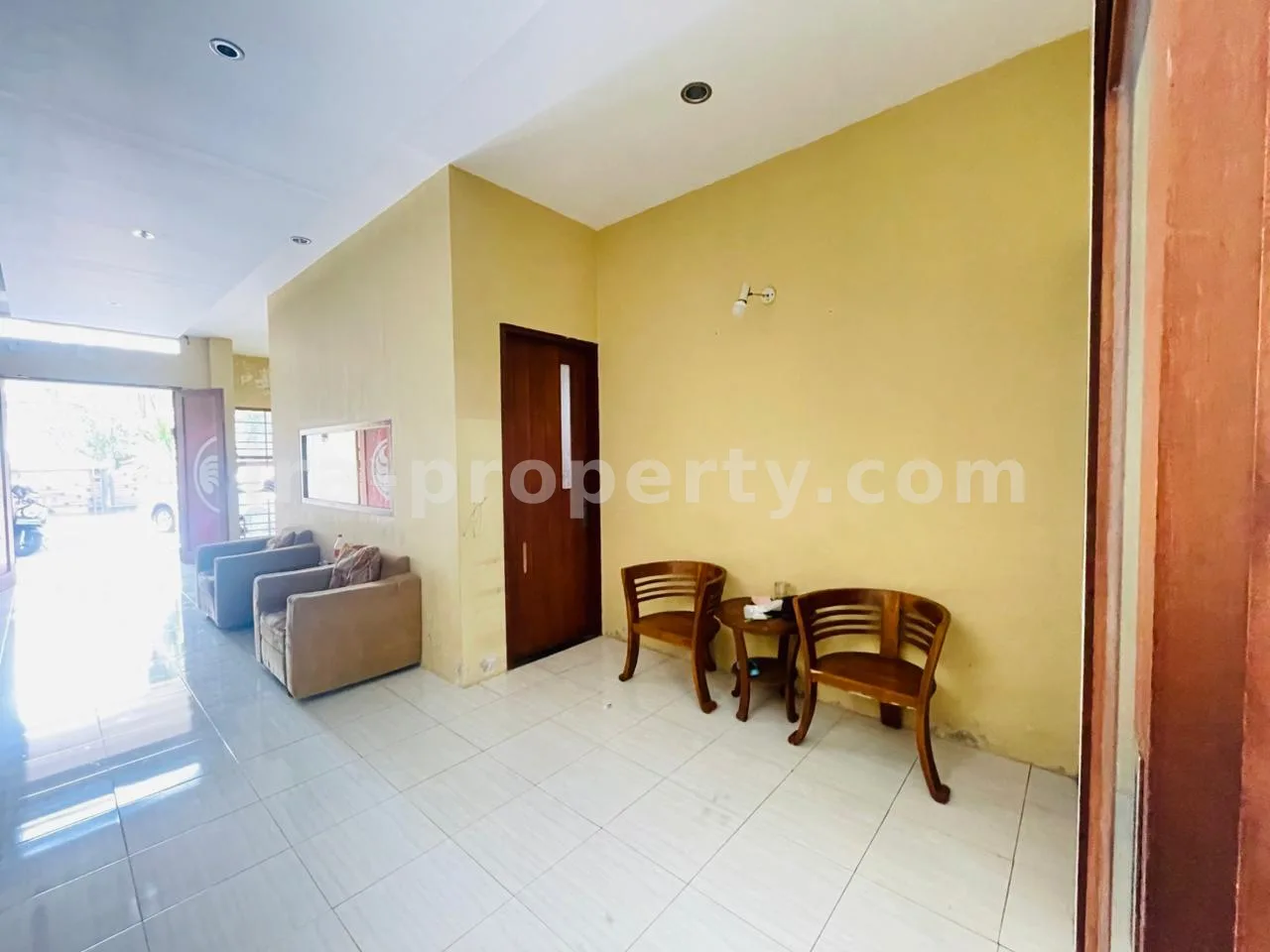 Bangunan 2 Lantai Premium di Jalan Utama Ampenan-Mataram - 1018 - 3