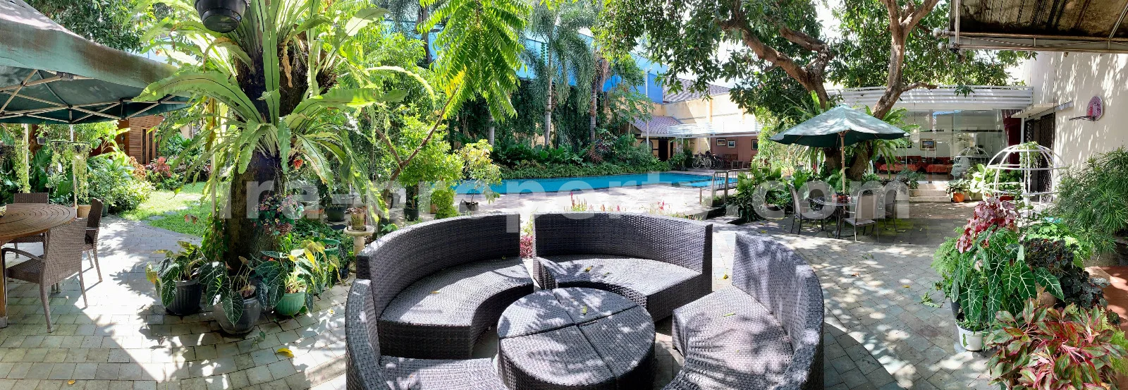 Mansion Mewah 7 Kamar dengan Kolam Renang di Mataram