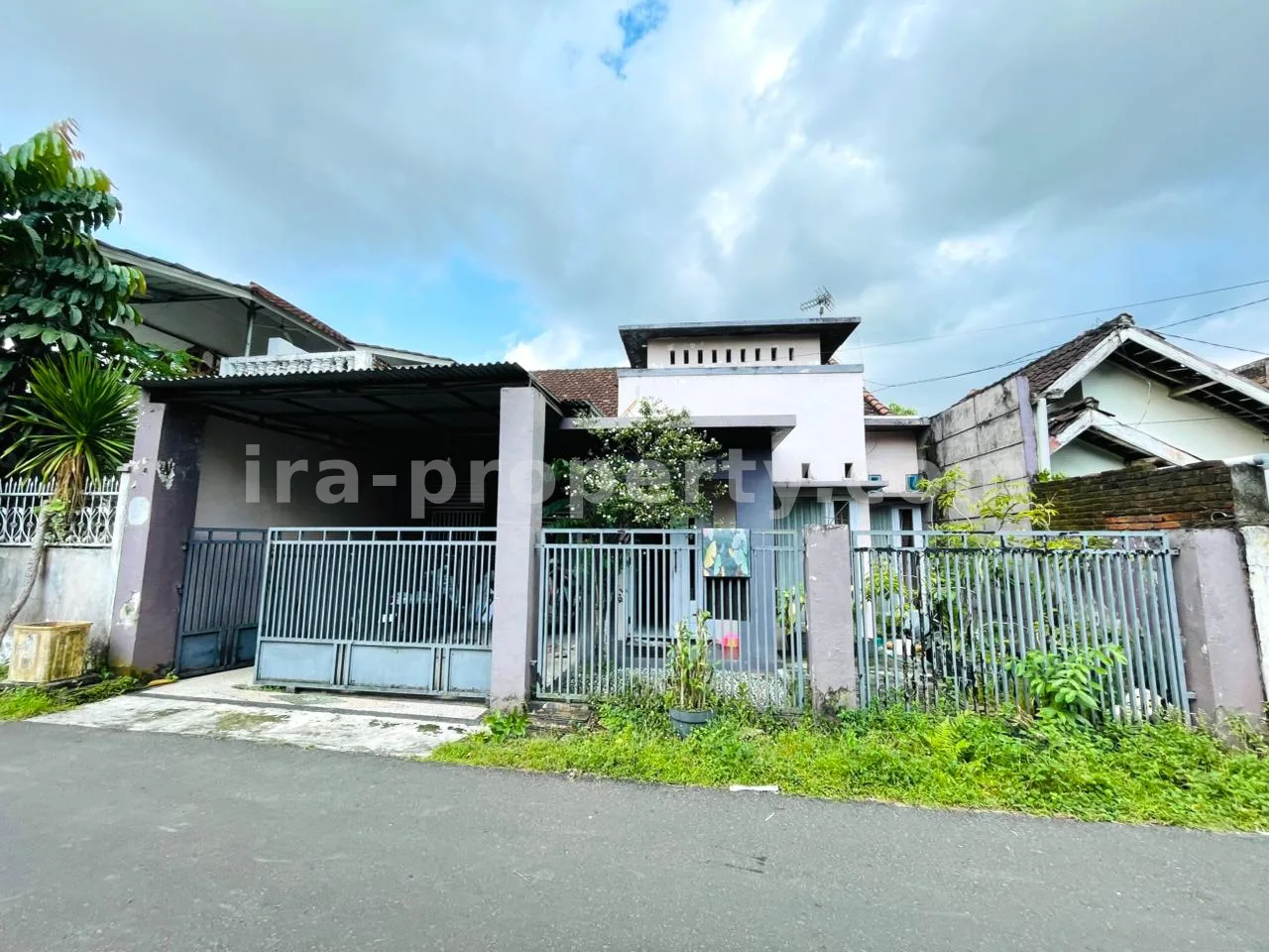 Rumah Keluarga 3 Kamar Nyaman di Rembiga, Mataram