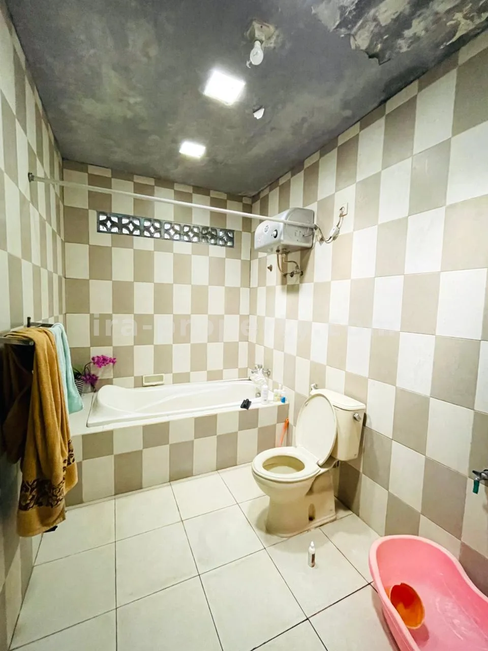 Rumah Keluarga 3 Kamar Nyaman di Rembiga, Mataram - 1019 - 8