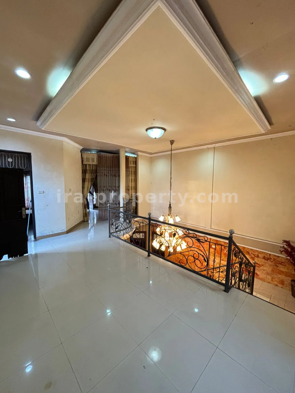 Grand 2-Story Luxury Residence – Prime Praya City Center, Central Lombok - 93 - 4