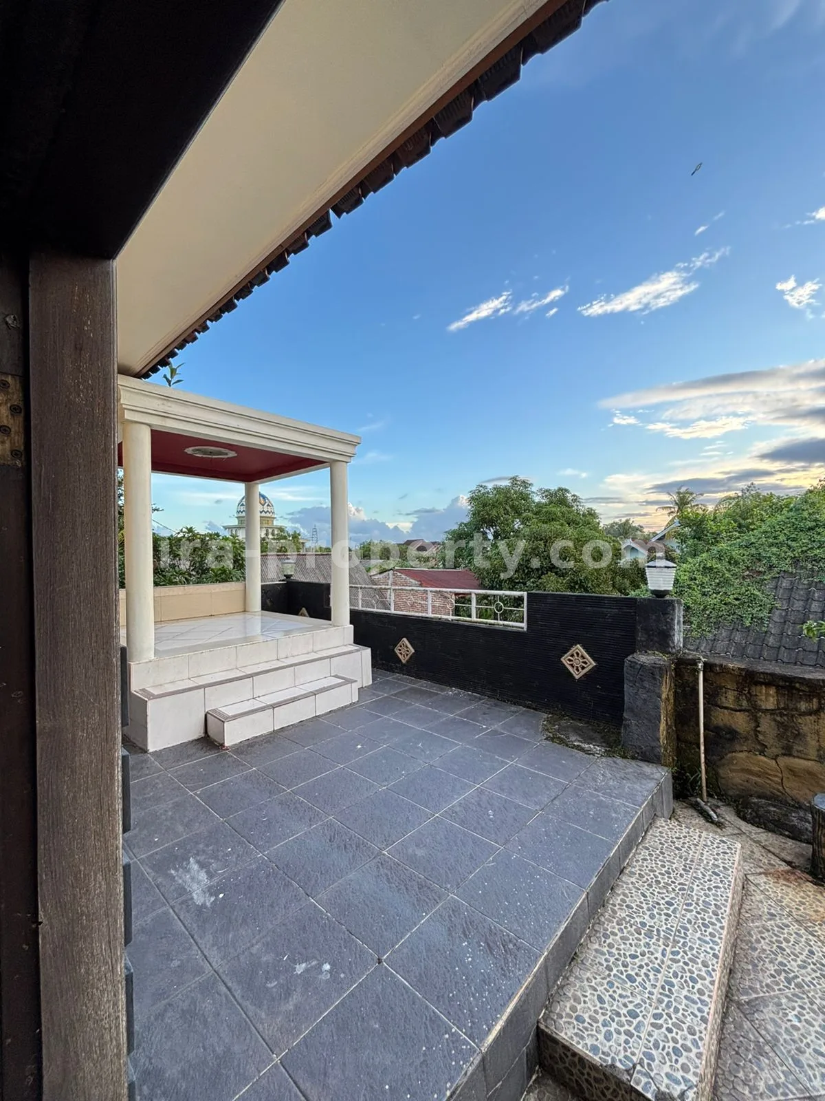 Grand 2-Story Luxury Residence – Prime Praya City Center, Central Lombok - 93 - 6