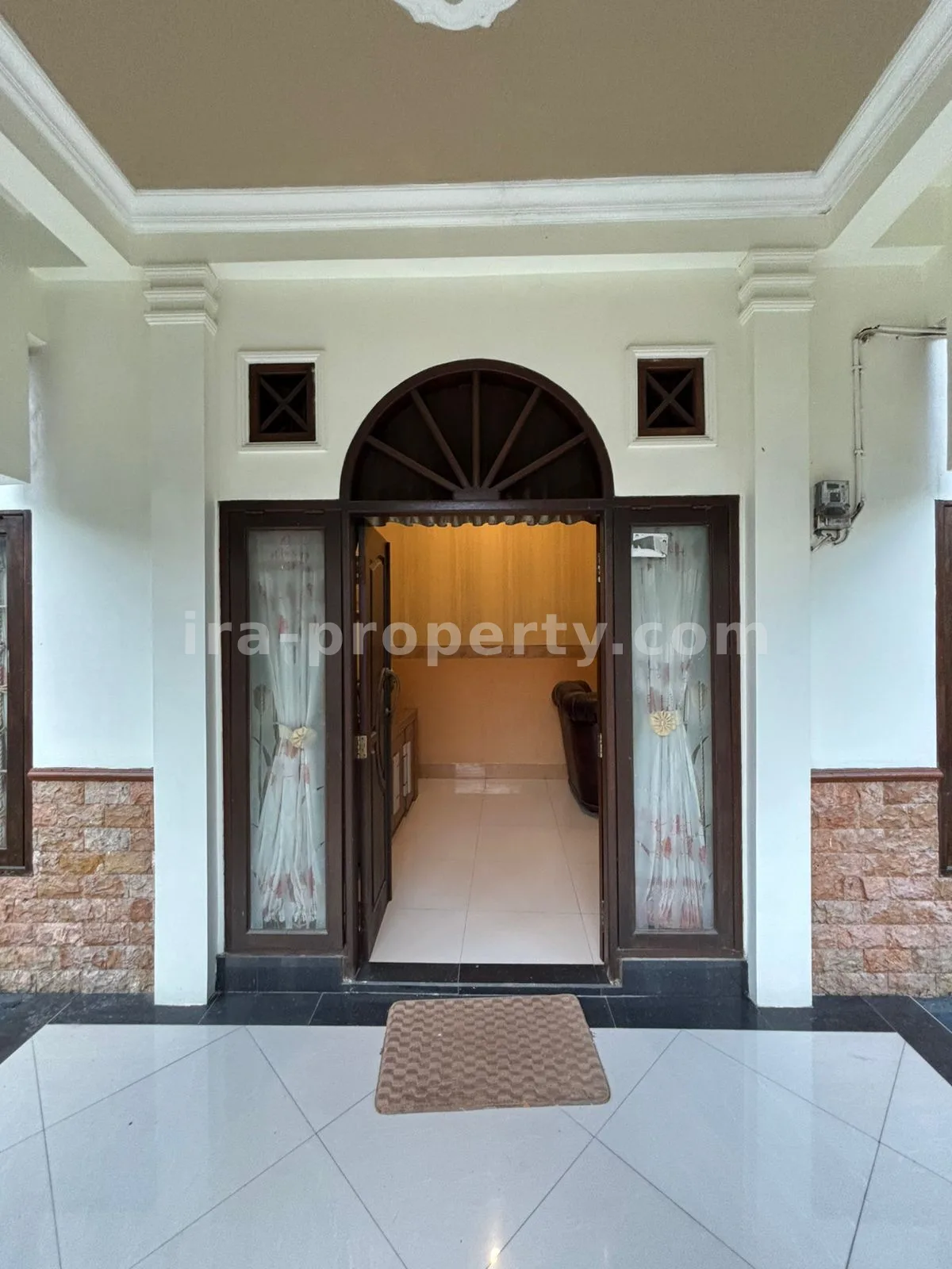 Grand 2-Story Luxury Residence – Prime Praya City Center, Central Lombok - 93 - 8