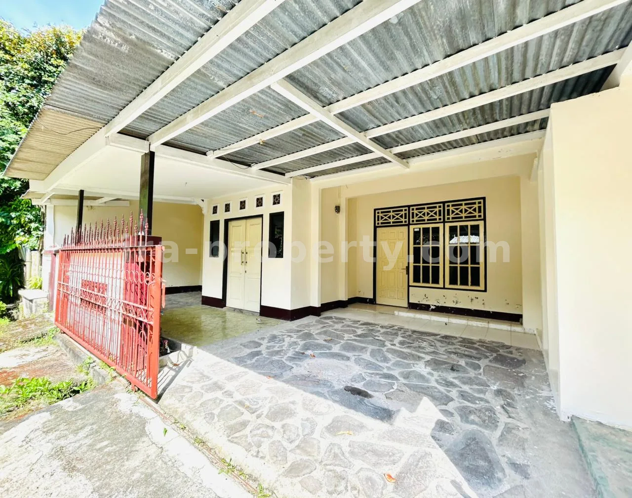 Rumah Keluarga 3 Kamar di Bumi Selaparang Asri, Rembiga - 1025 - 1