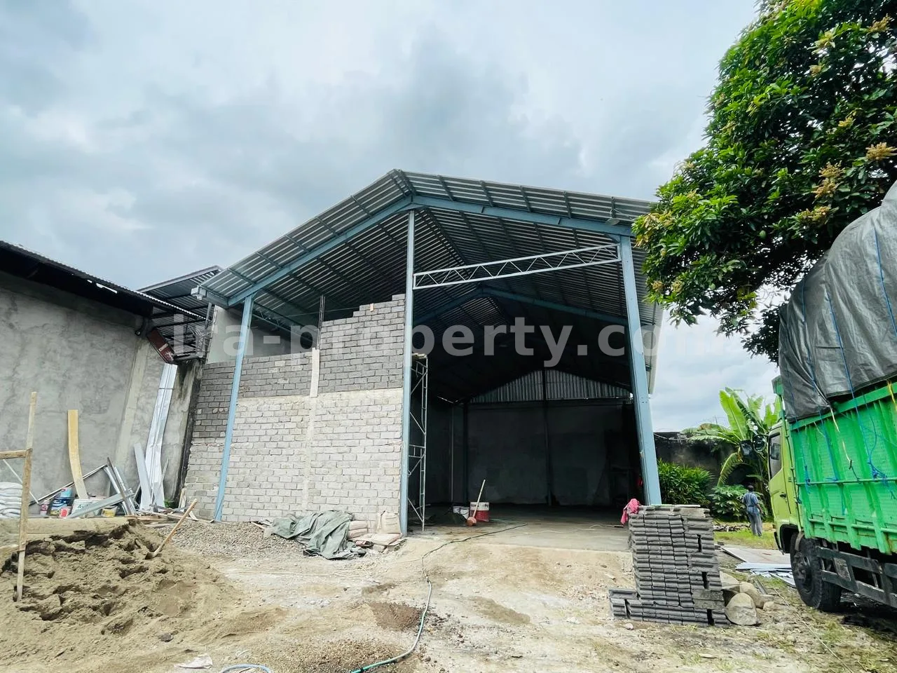 Unit Gudang Tunggal Strategis untuk Sewa – Perbatasan Bisnis Cakranegara-Sweta - 81 - 1