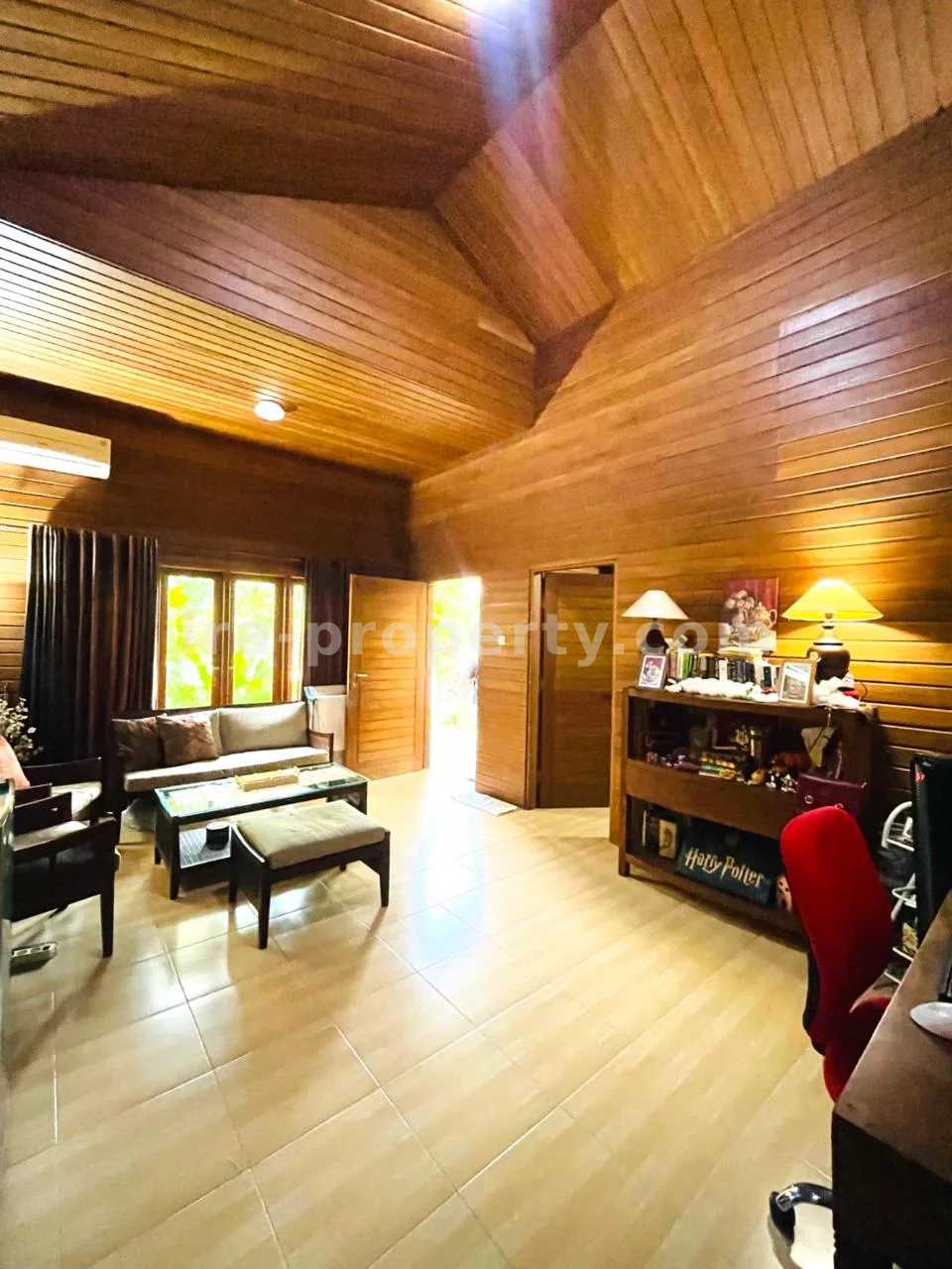 Mansion Mewah 7 Kamar dengan Kolam Renang di Mataram - 1016 - 11