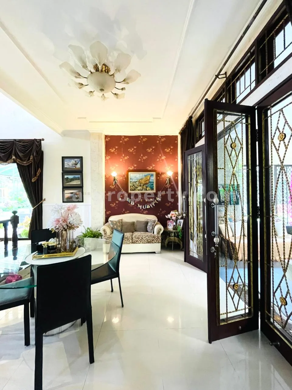Mansion Mewah 7 Kamar dengan Kolam Renang di Mataram - 1016 - 17
