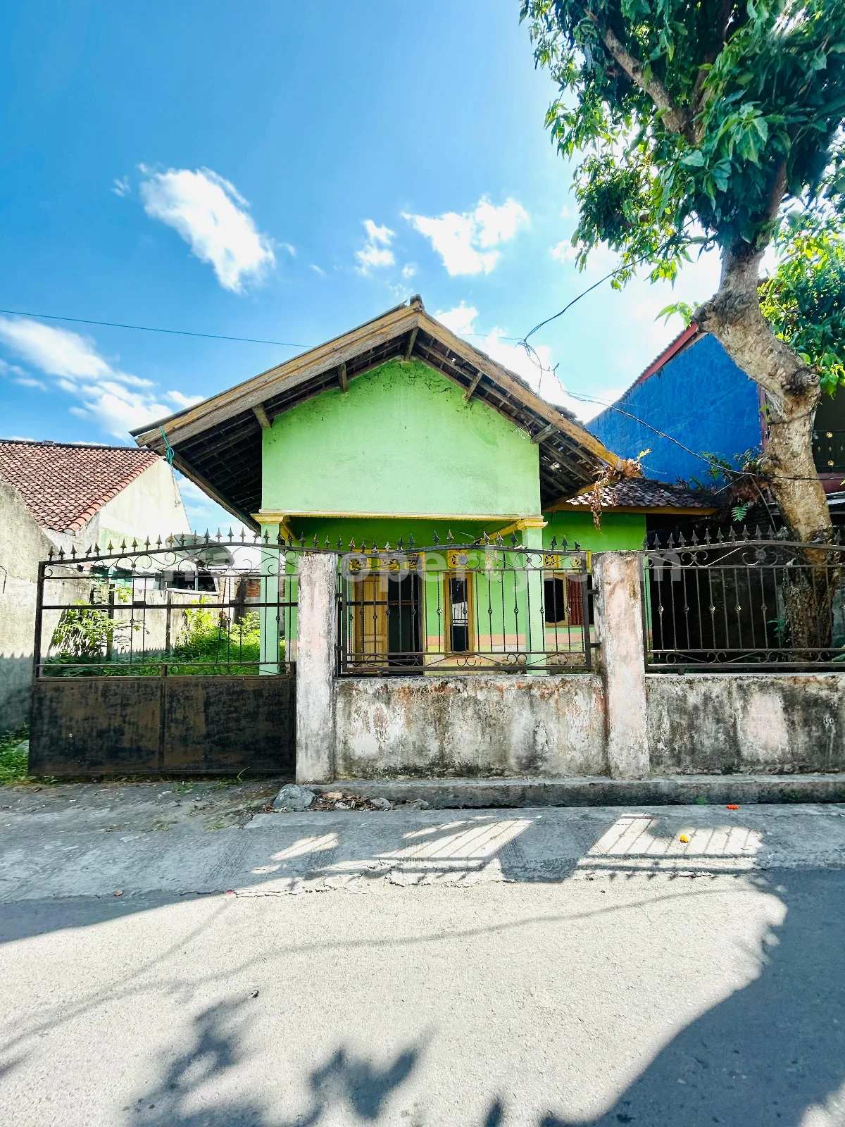 Rumah untuk Dijual di Jempong, Mataram – Peluang Investasi Asrama Terbaik - 1027 - 1