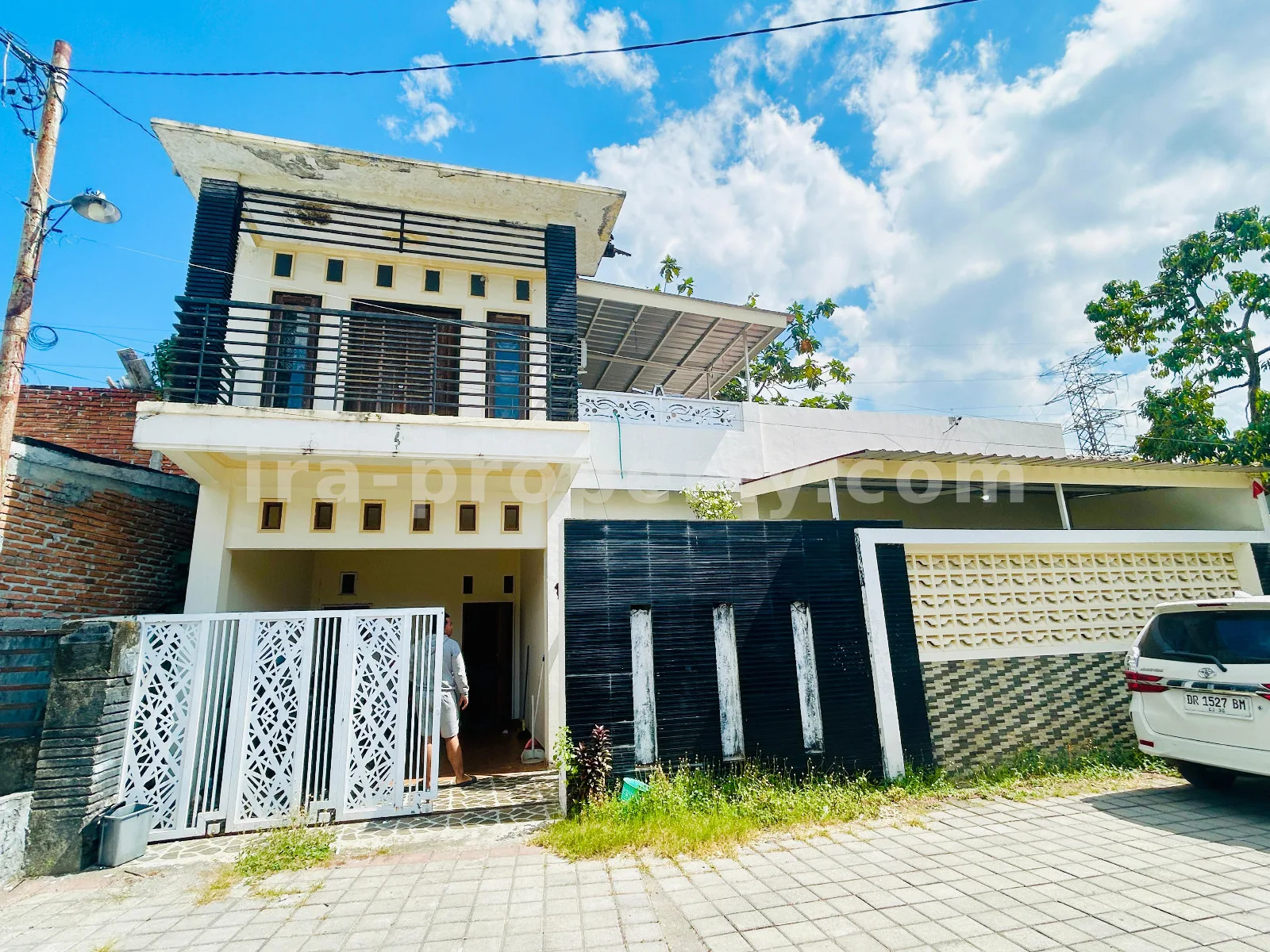 Rumah Keluarga 2 Lantai 3 Kamar di Perumnas Ampenan, Mataram - 1026 - 1
