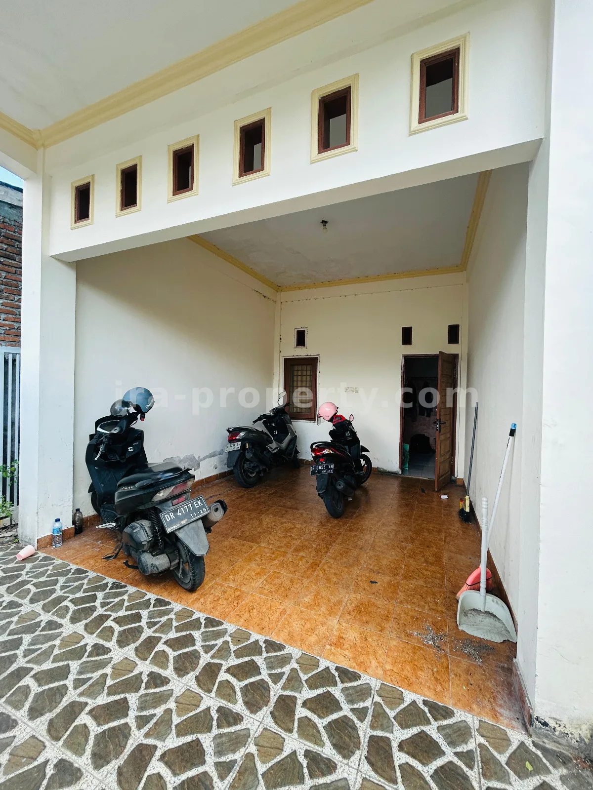 Rumah Keluarga 2 Lantai 3 Kamar di Perumnas Ampenan, Mataram - 1026 - 10