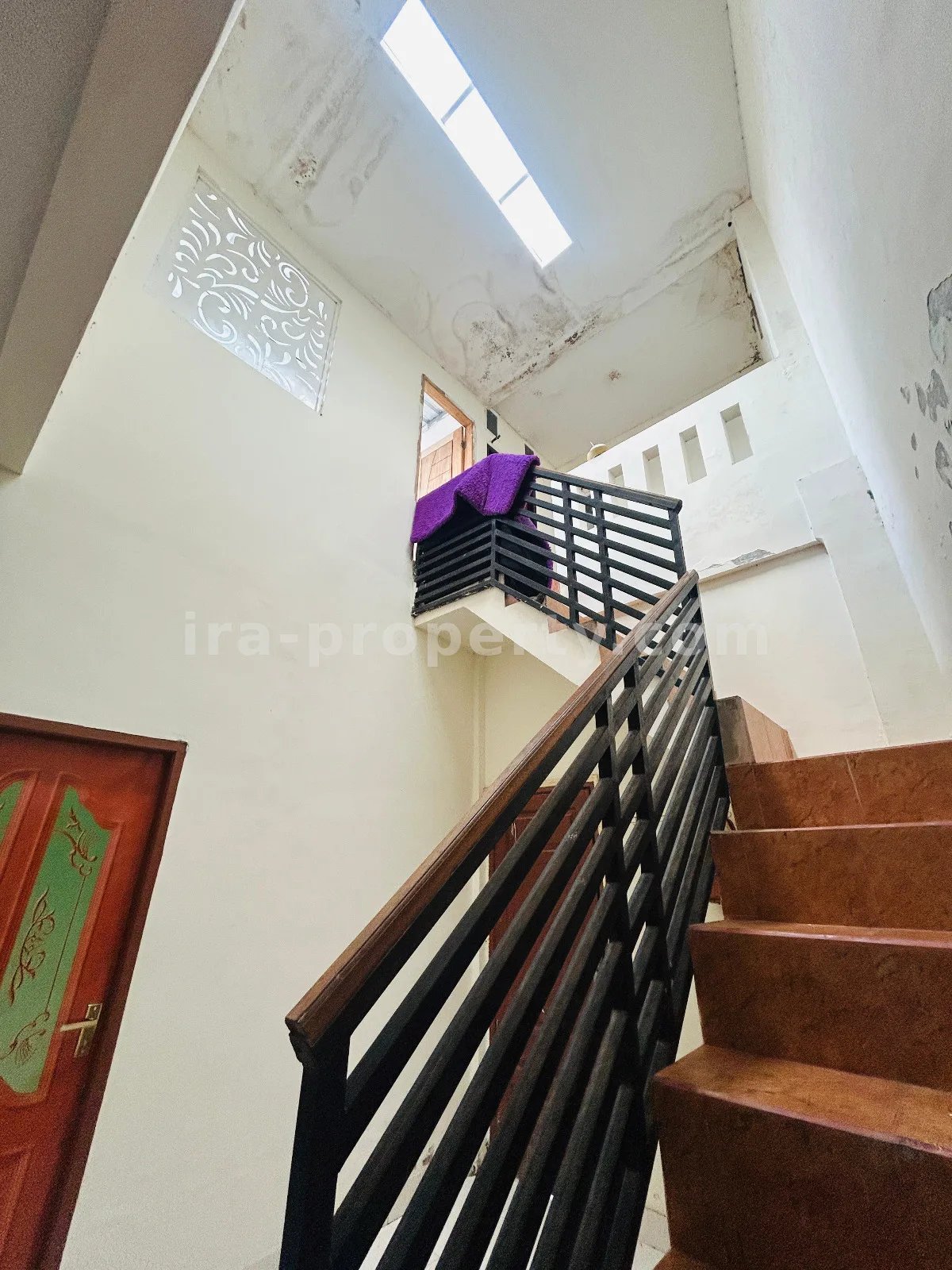 Rumah Keluarga 2 Lantai 3 Kamar di Perumnas Ampenan, Mataram - 1026 - 4