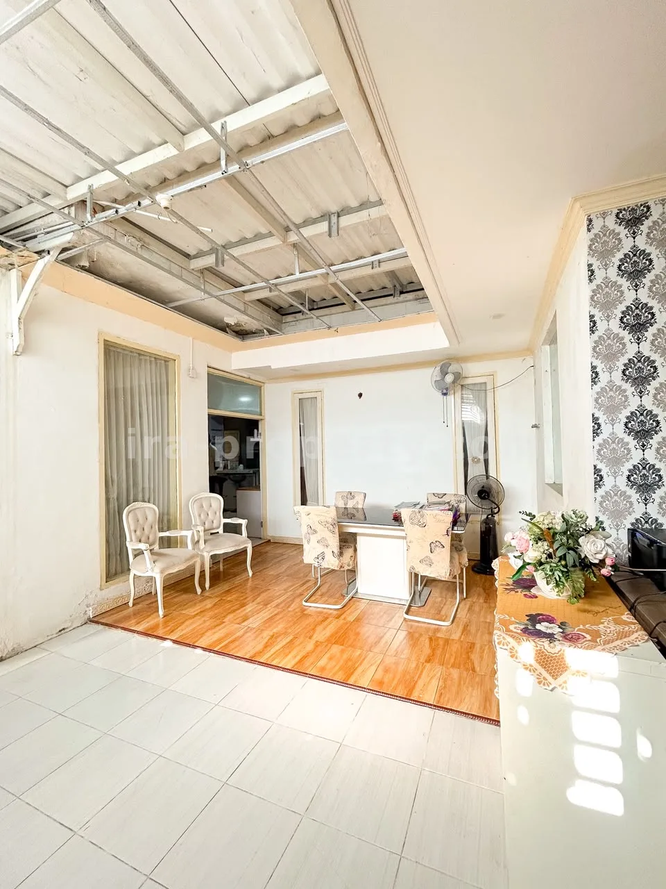 Rumah Hook 2 Lantai Strategis Dekat Jalan Langko, Mataram - 1031 - 9